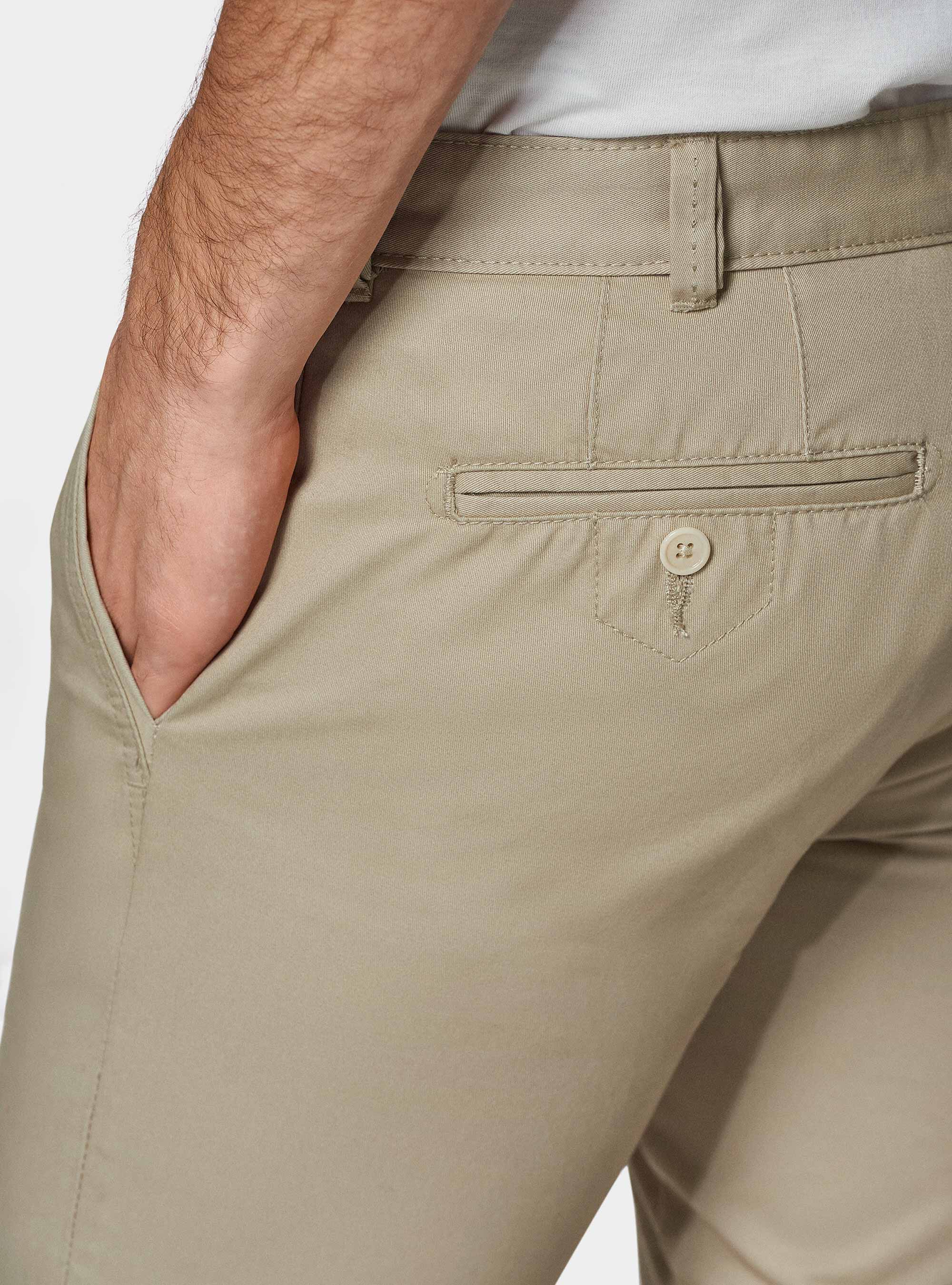 Schmal geschnittene Chino-Hose aus Baumwolltwill, SABBIA 0561C