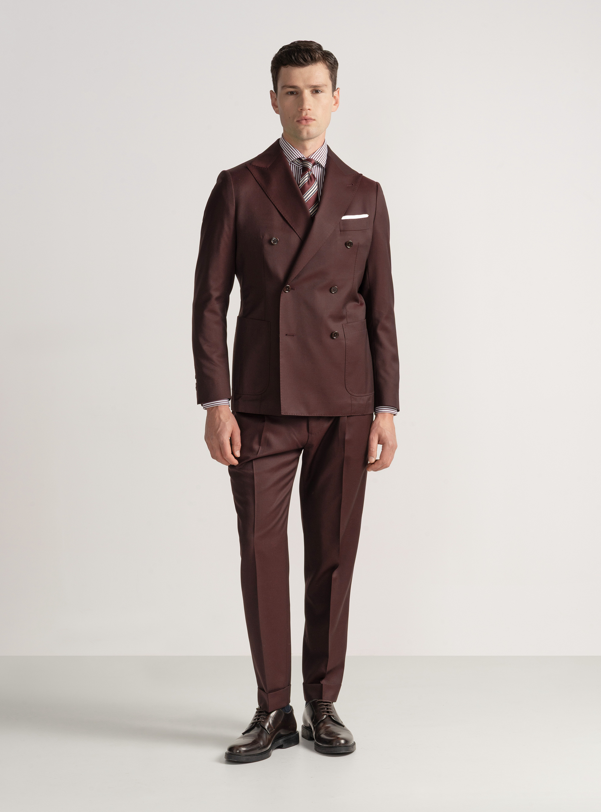 Bordeaux double-breasted suit in Reda wool, 
