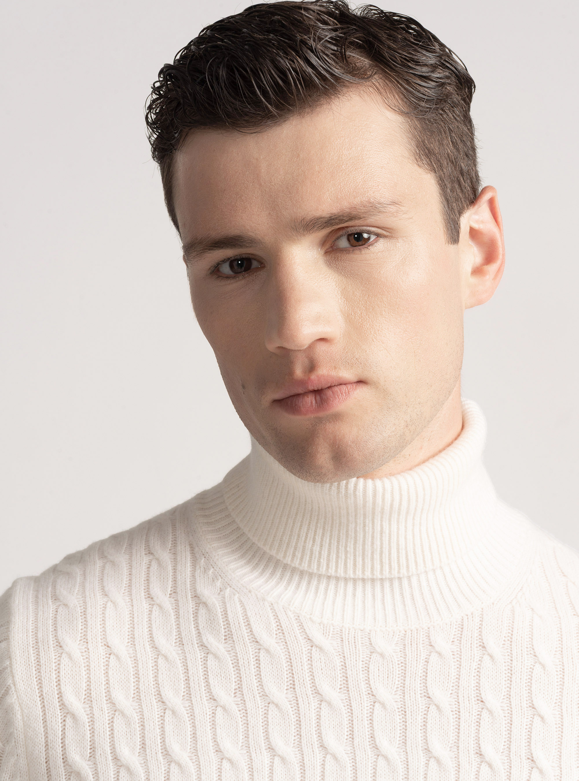 Maglia collo alto con treccia in lana cashmere, BIANCO