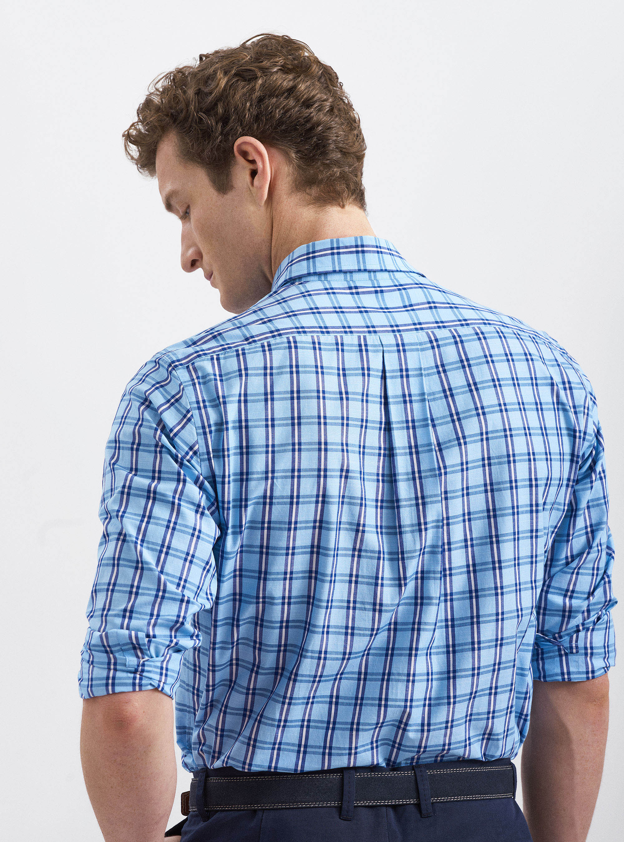 Kariertes Baumwollhemd mit Button-Down-Kragen und Tasche, AZZURRO 0282C