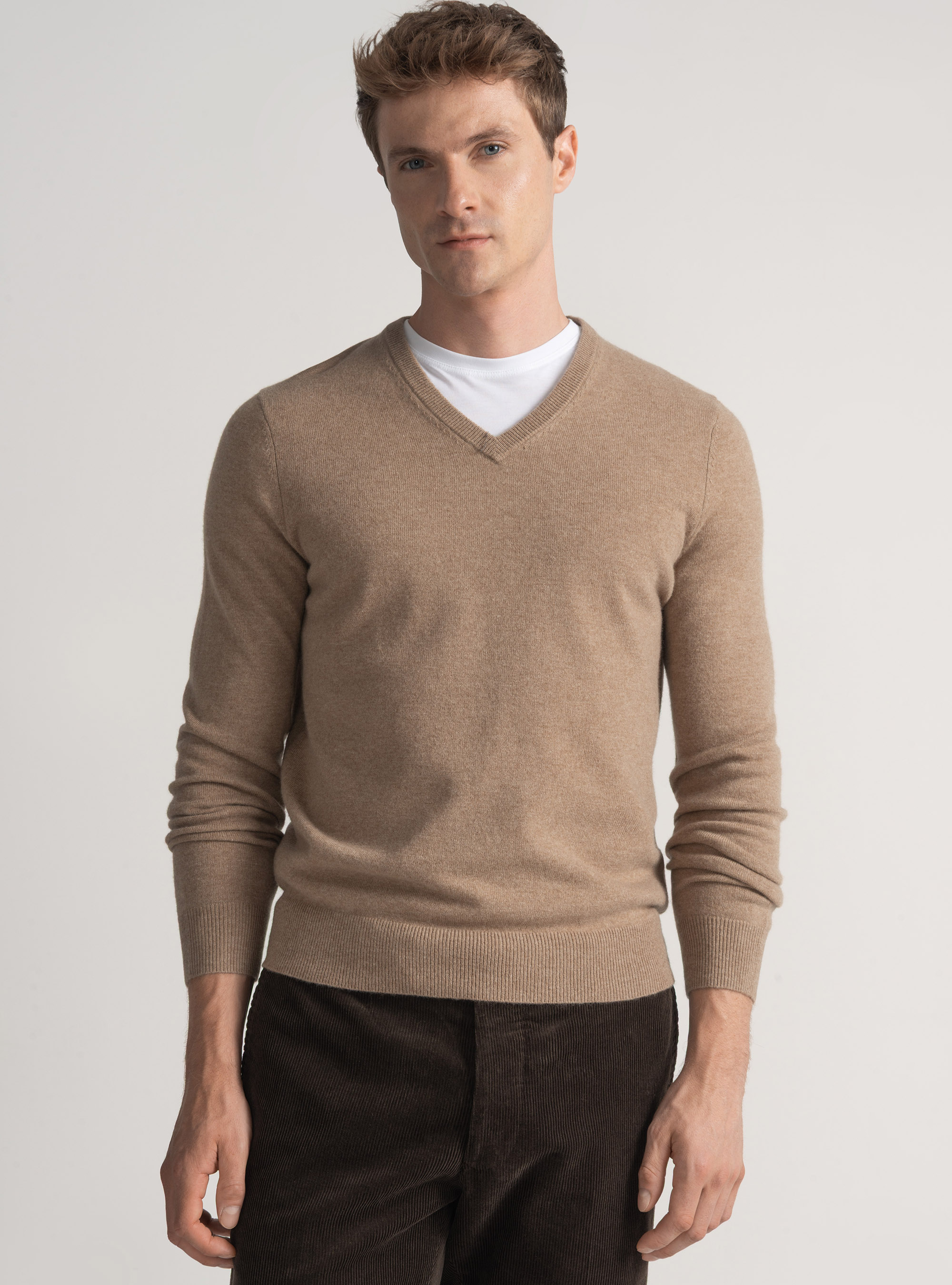 Maglia scollo a V in lana merino, CAMMELLO 0570C