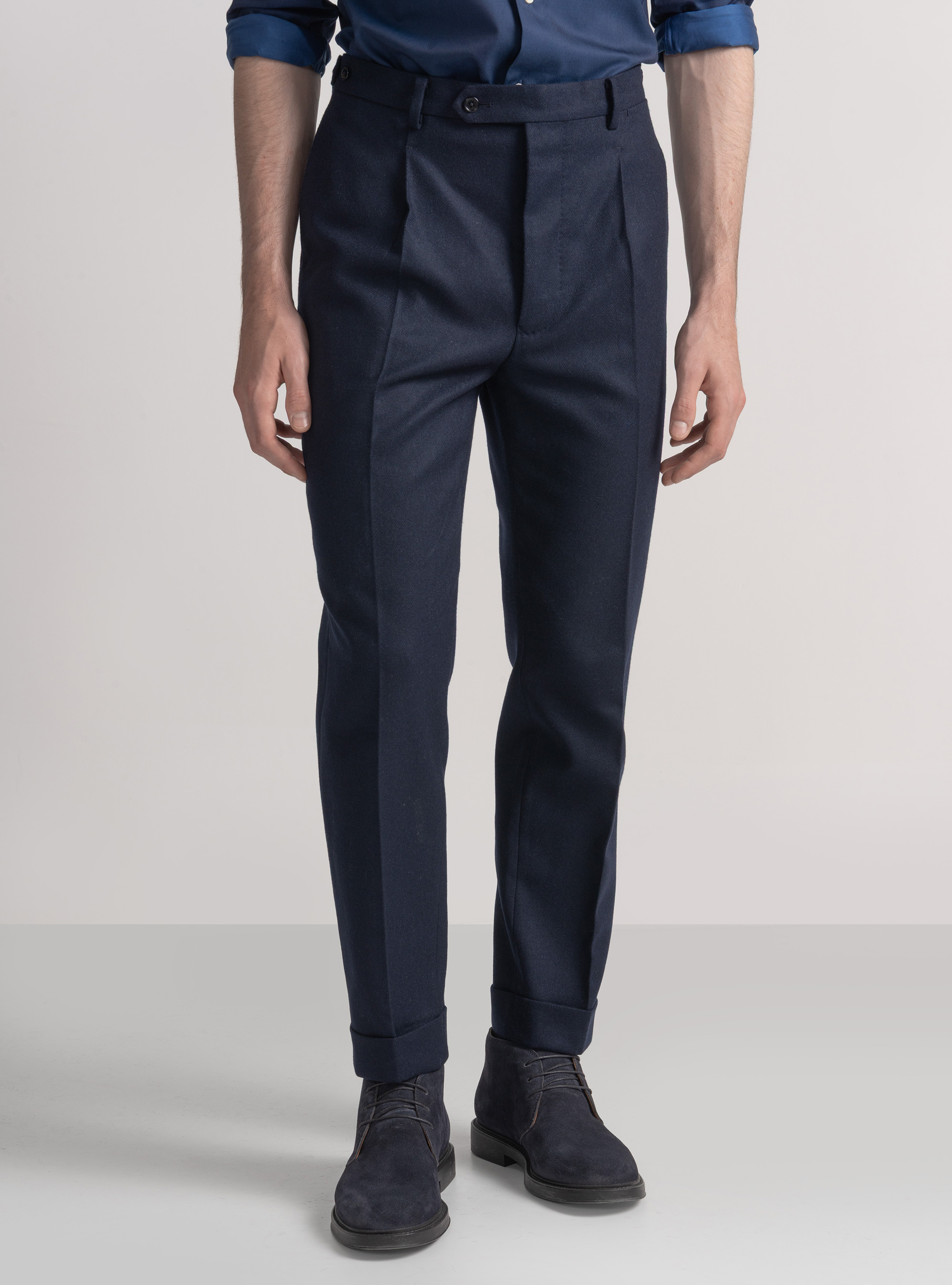 Pantaloni con pince in flanella