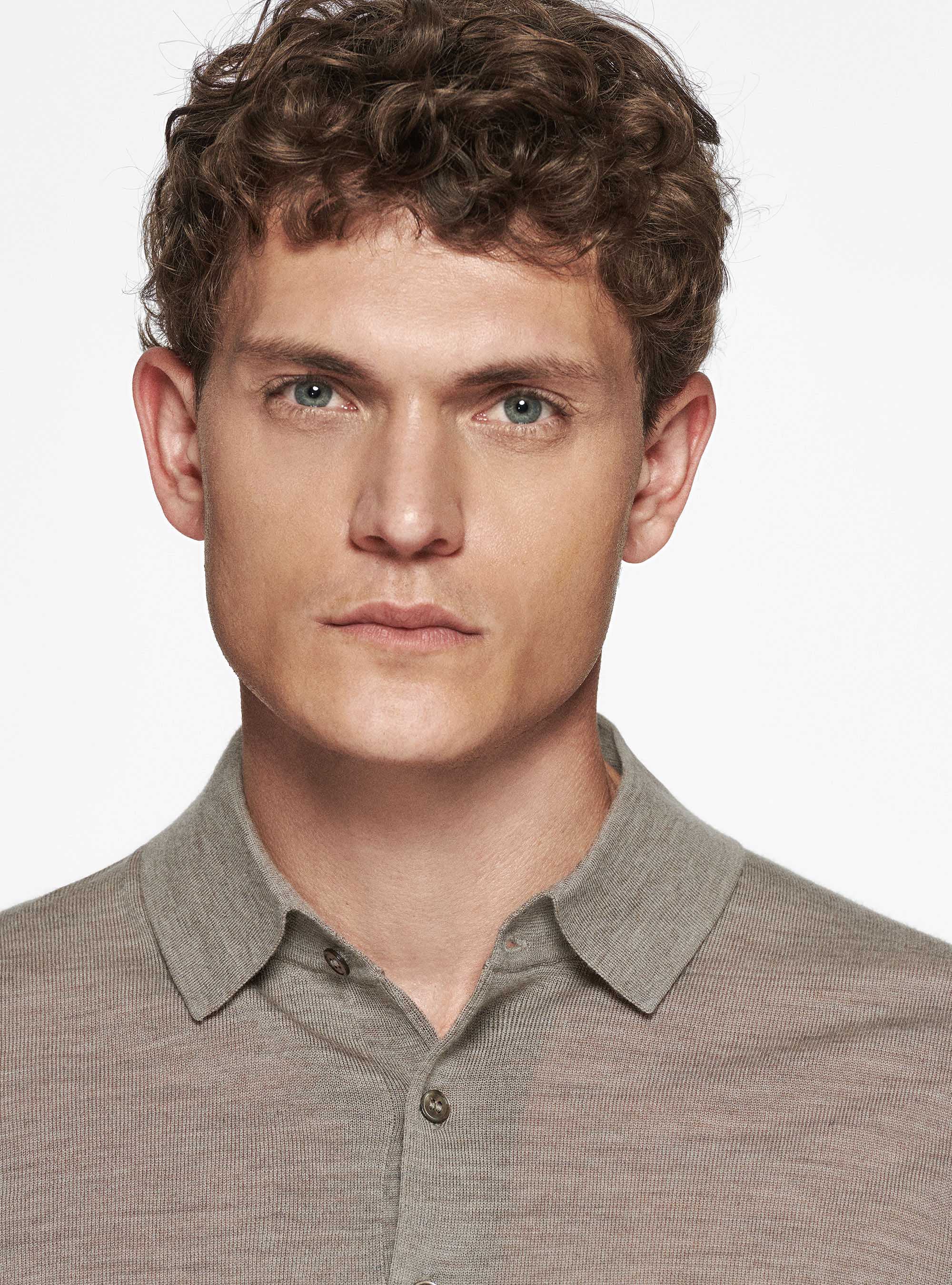 Maglia a polo in pura lana merino extrafine, FANGO