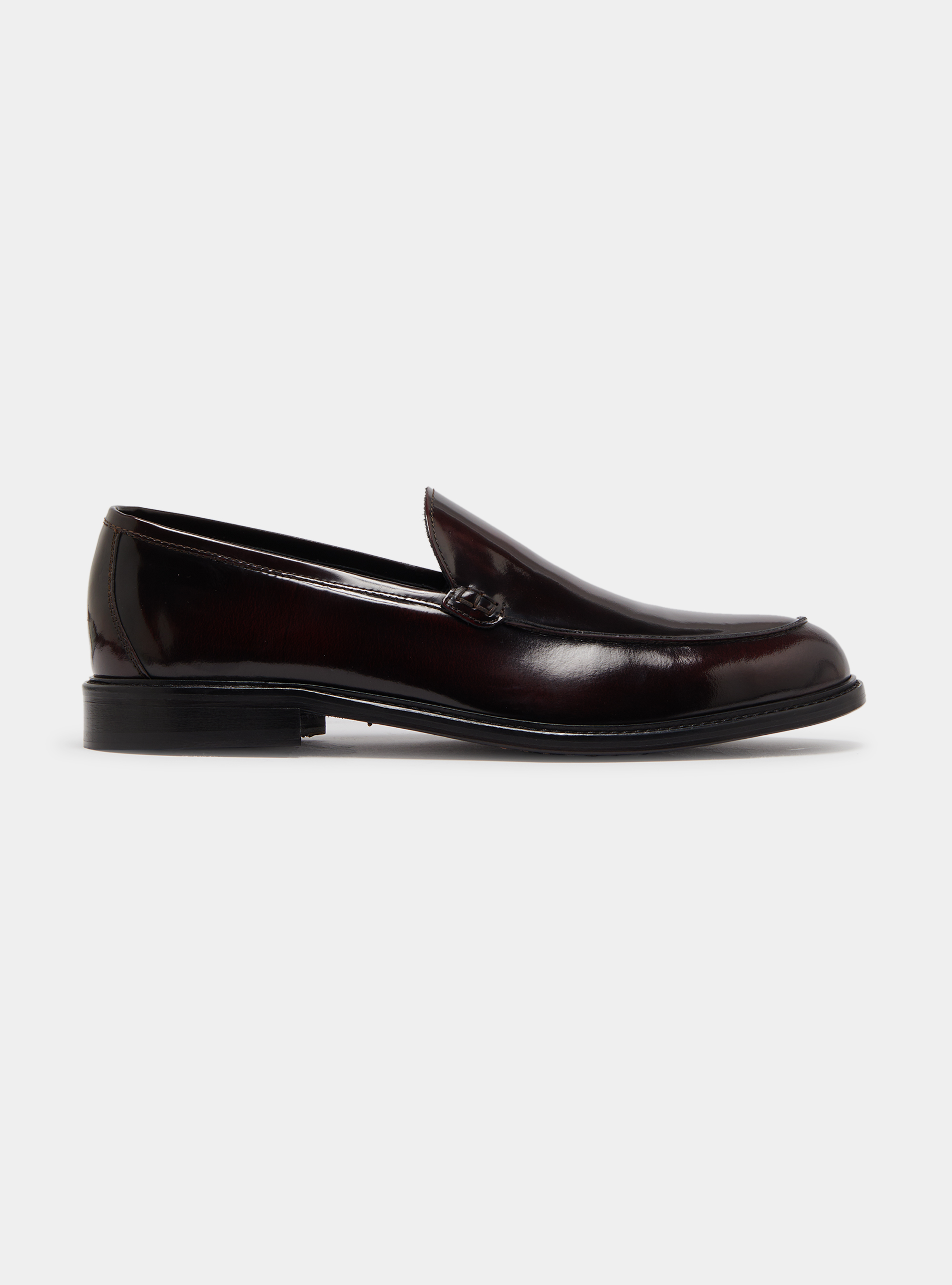 Abrasivated leather loafers, BORDEAUX