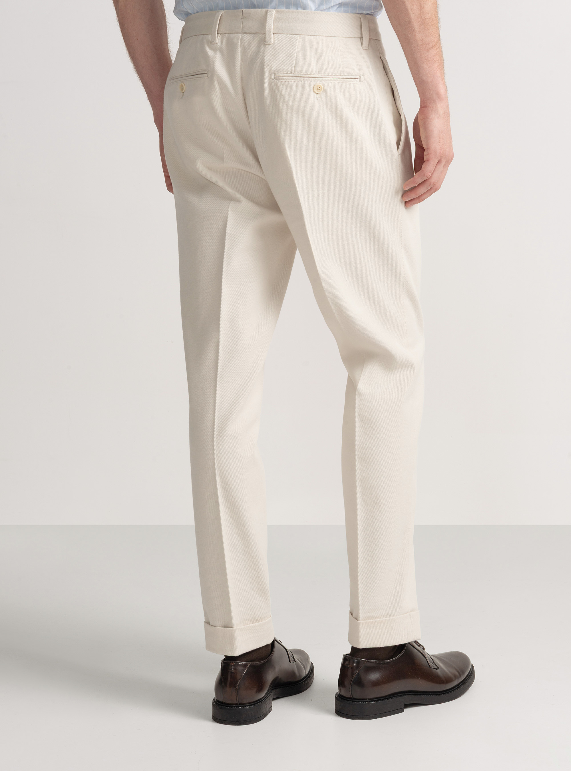 Pantalón de pinzas de sarga de algodón y cachemira, NATA