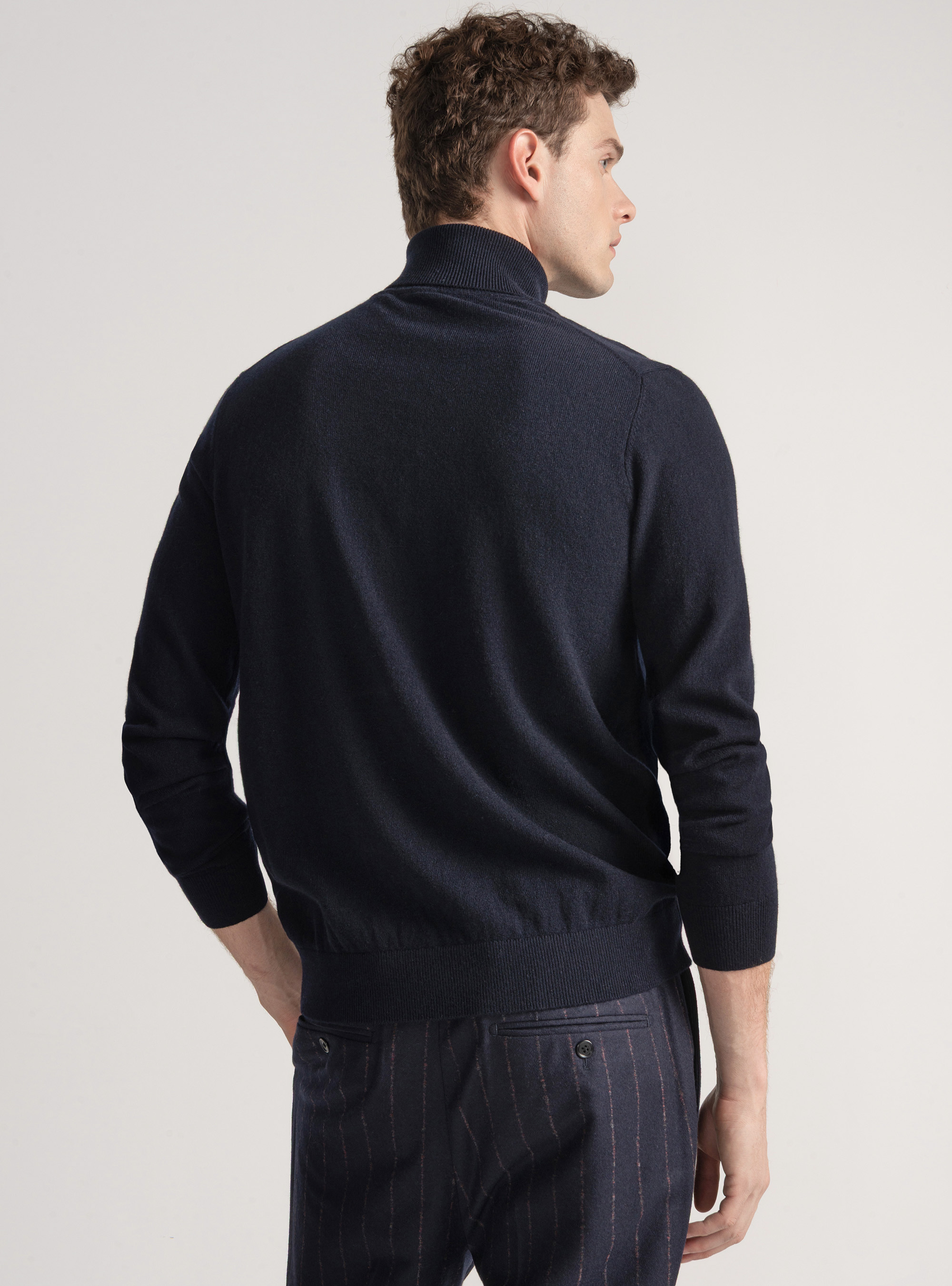 Cuello alto de cachemira, AZUL MARINO