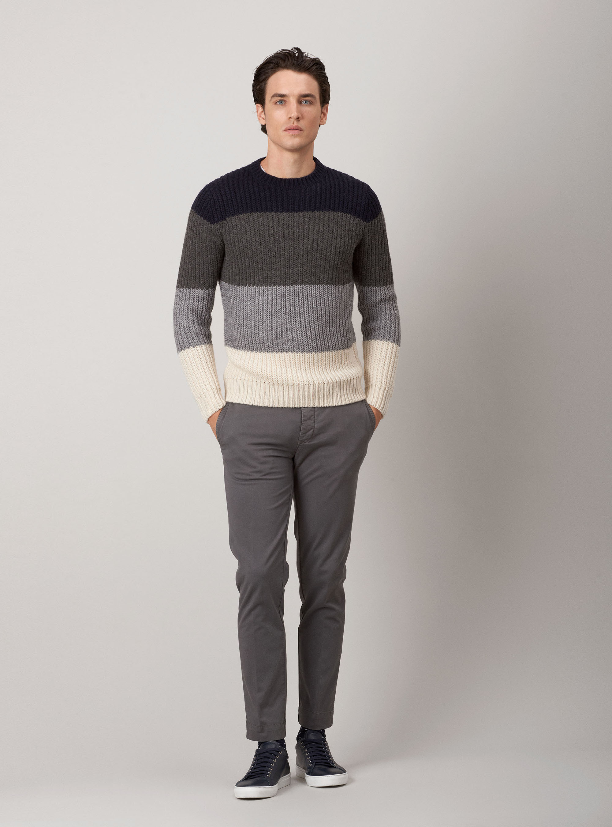 round neck pullover