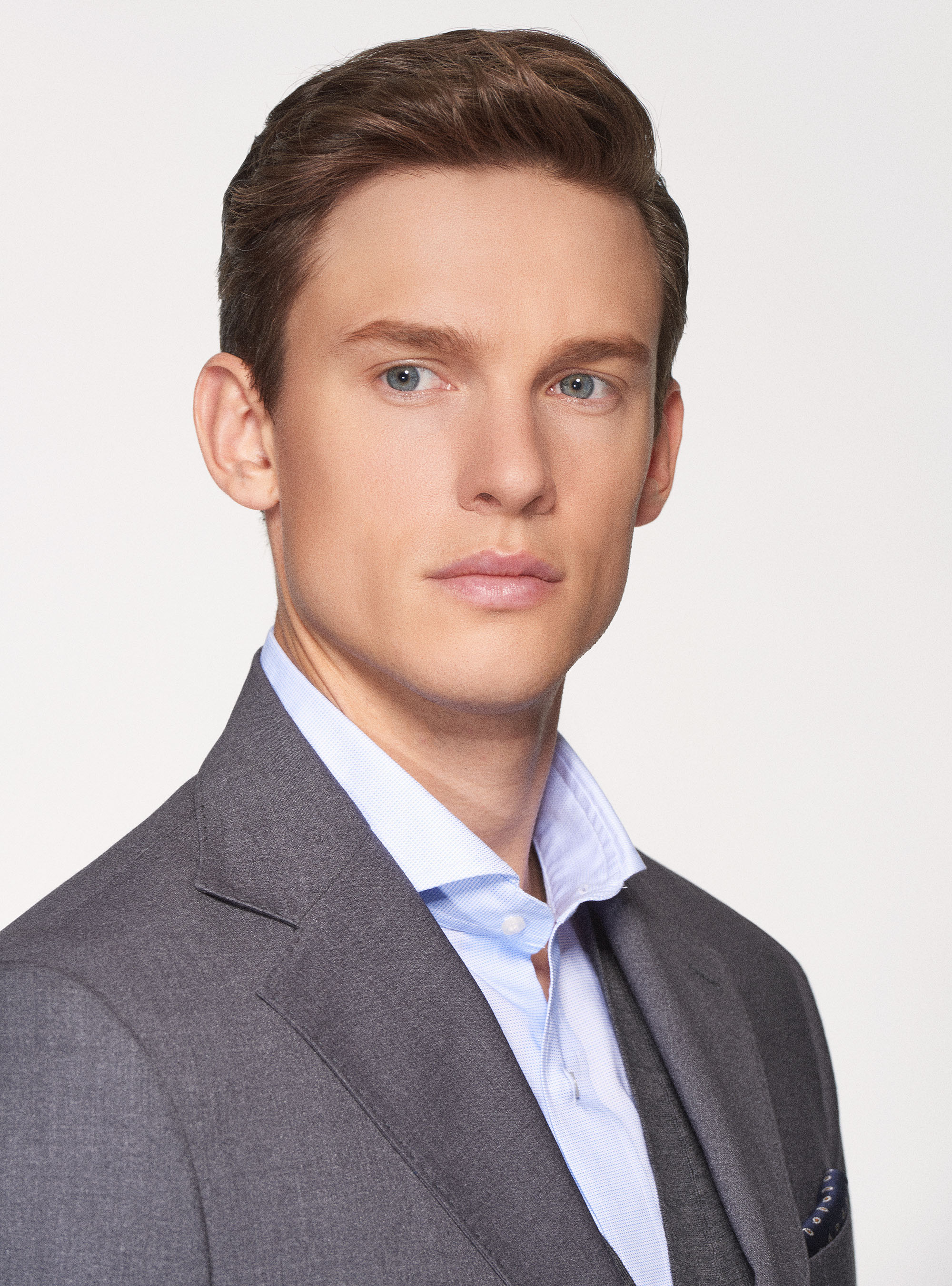 Slim fit suit blazer with patch pockets