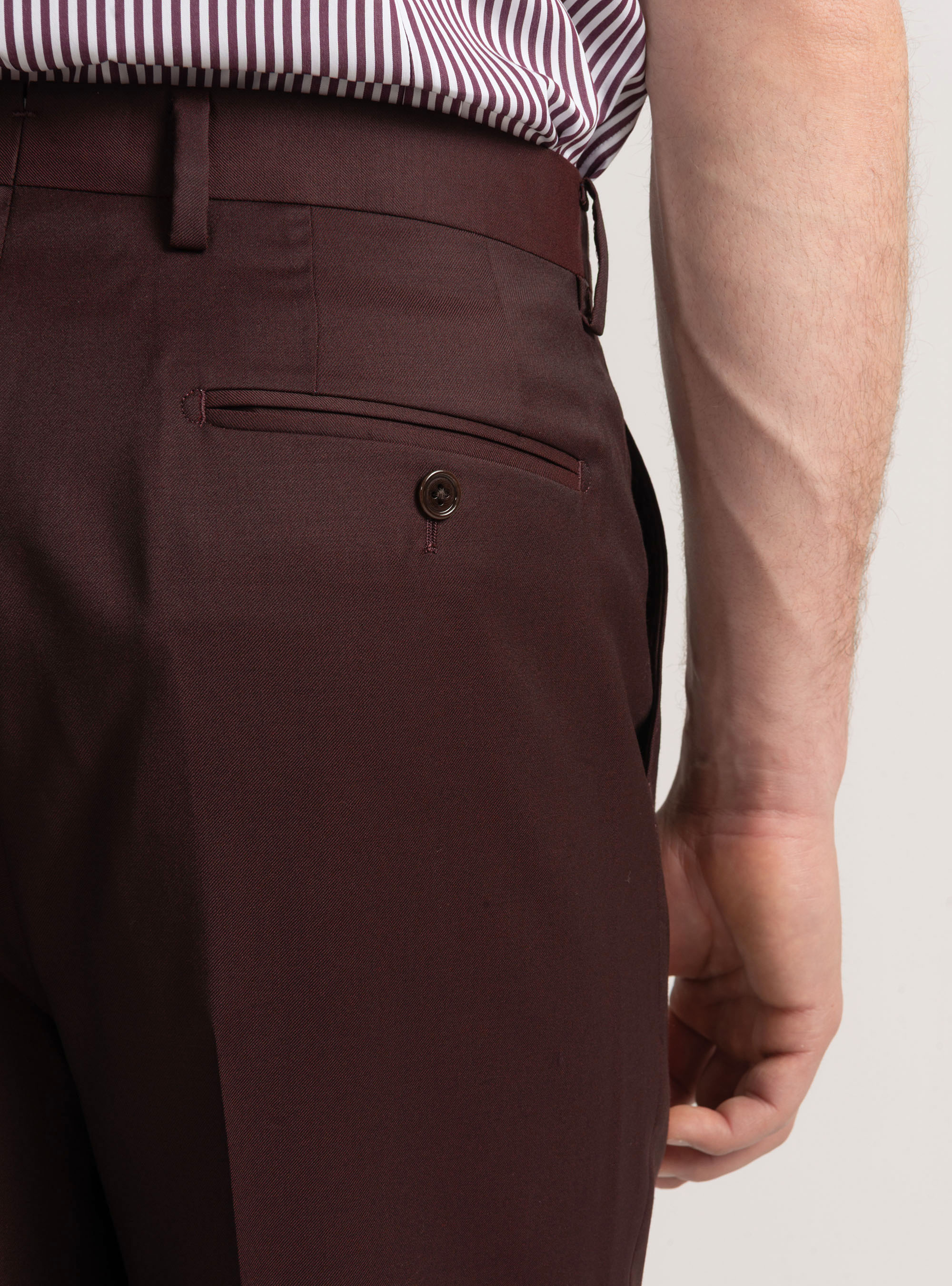 Pantalones con pinzas para traje cruzado en lana Reda superfina 110's, BURDEOS