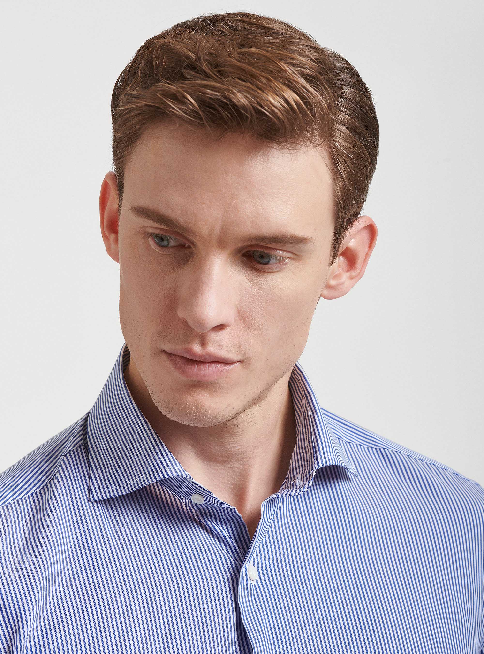 Camicia slim fit in popeline stretch rigato con collo semi francese, BLU