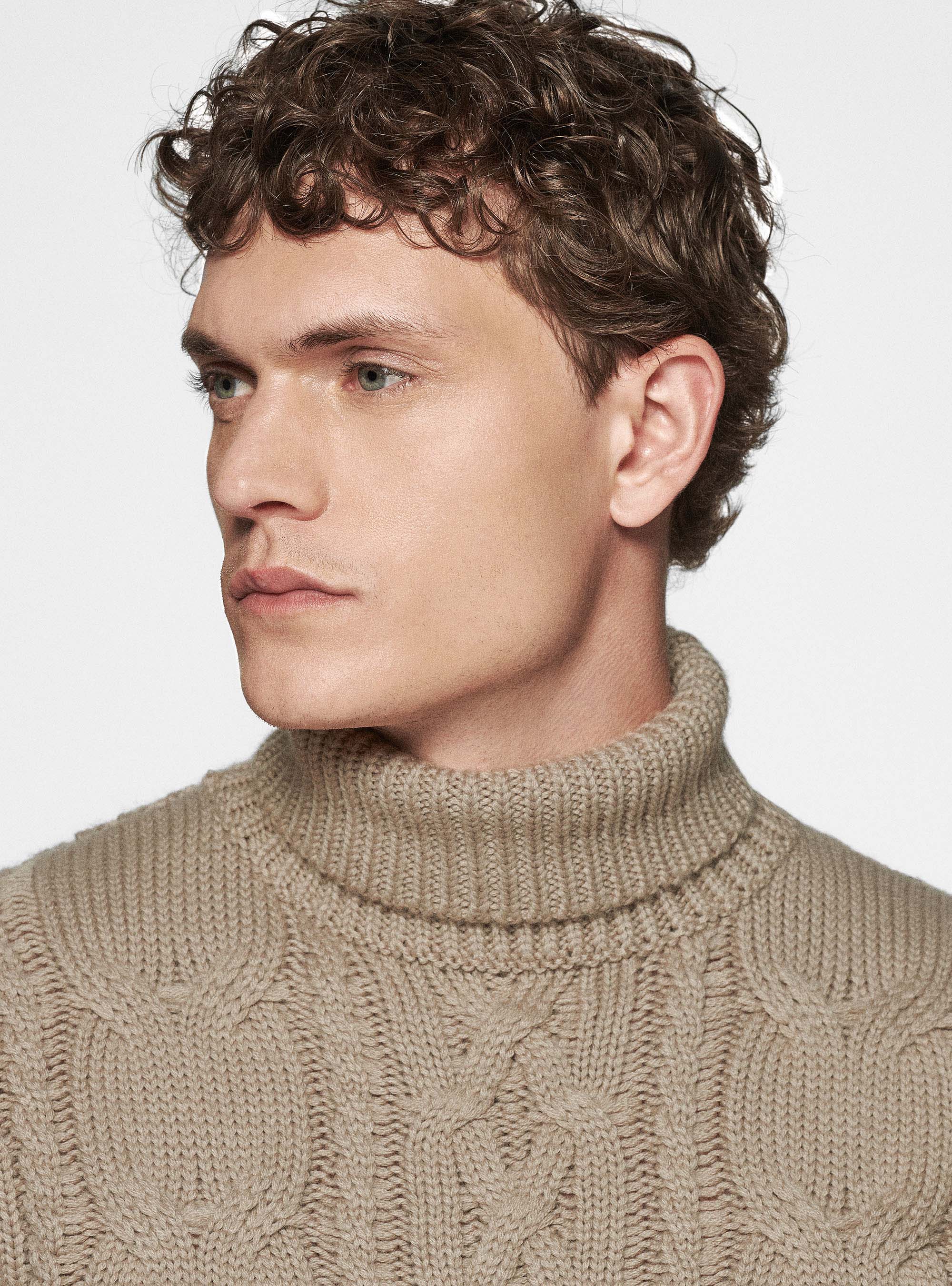 Maglia collo alto in misto lana con treccia, SABBIA