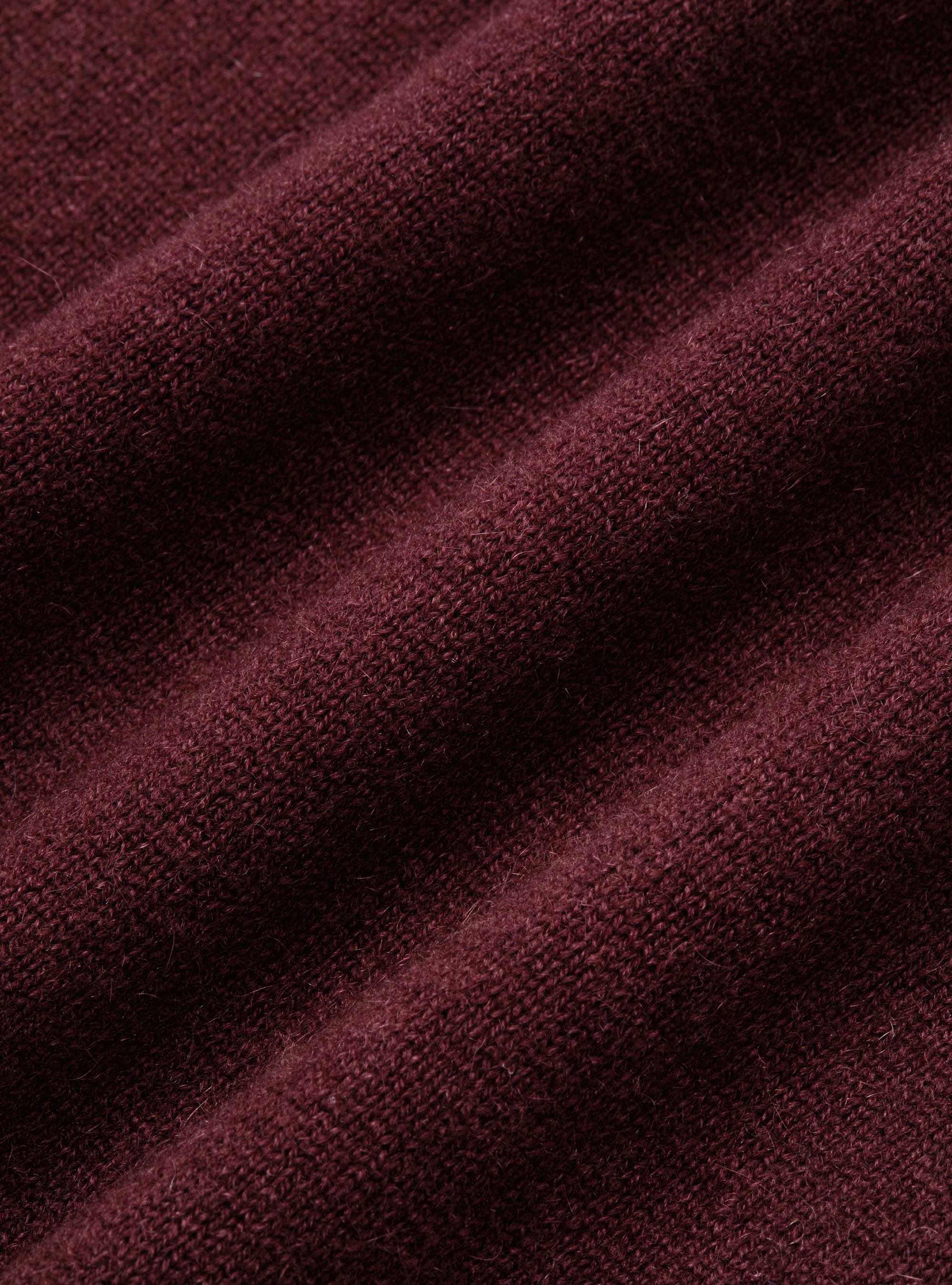 Cuello alto de cachemira, BURDEOS