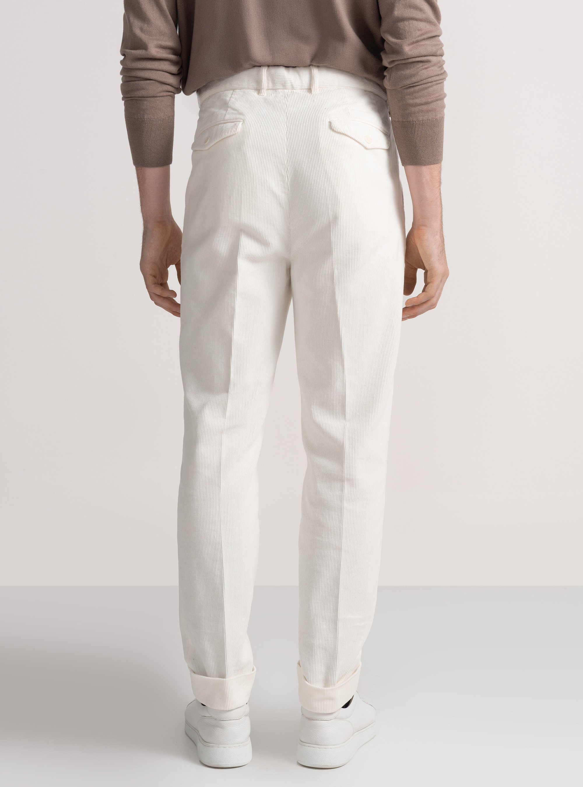 Pantaloni in velluto con pince e cinturino elastico, BIANCO