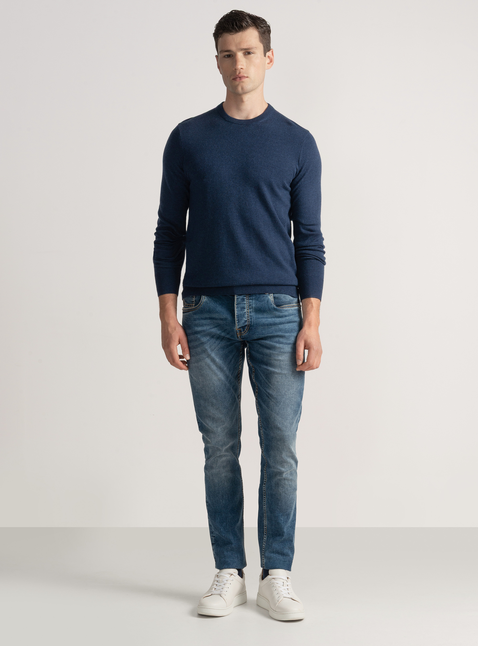 Trikot mit Rundhalsausschnitt aus Wollmischung, INCHIOSTRO 0232C