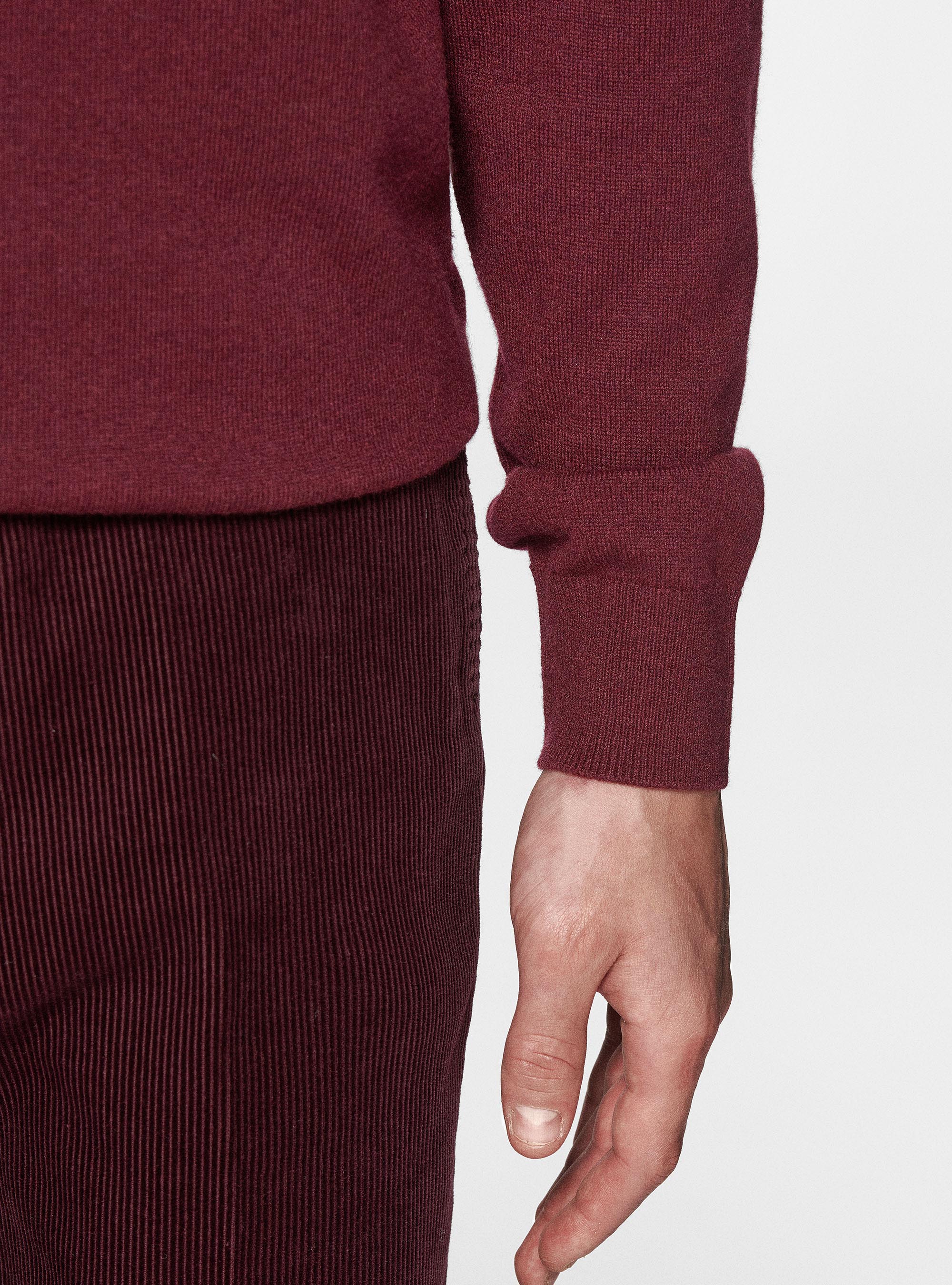 Cuello alto de cachemira, BURDEOS
