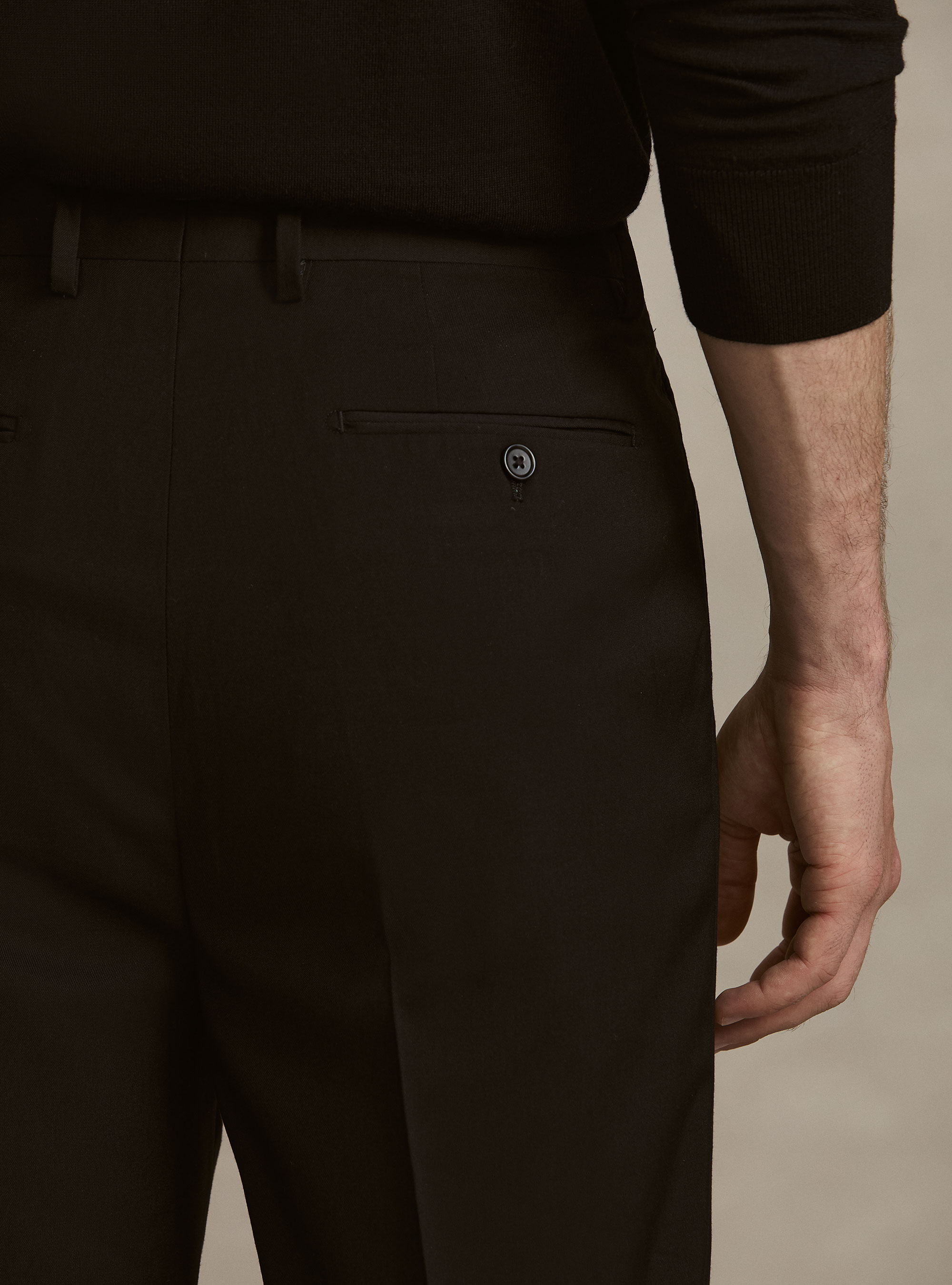 Pantaloni con pince in misto poliestere, NEGRO