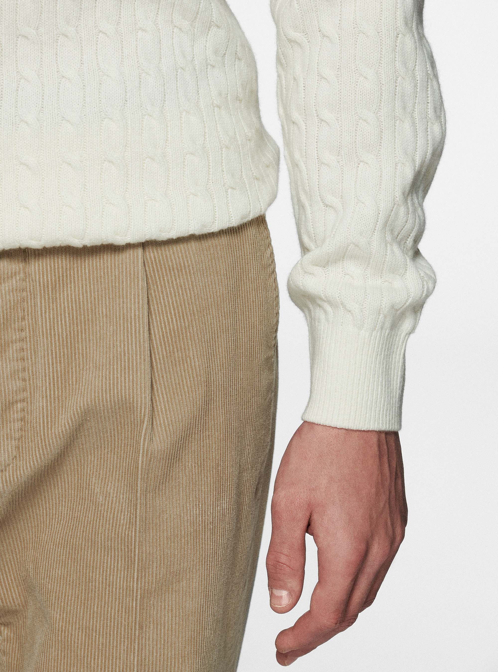 Maglia collo alto in lana cashmere con treccia, BIANCO