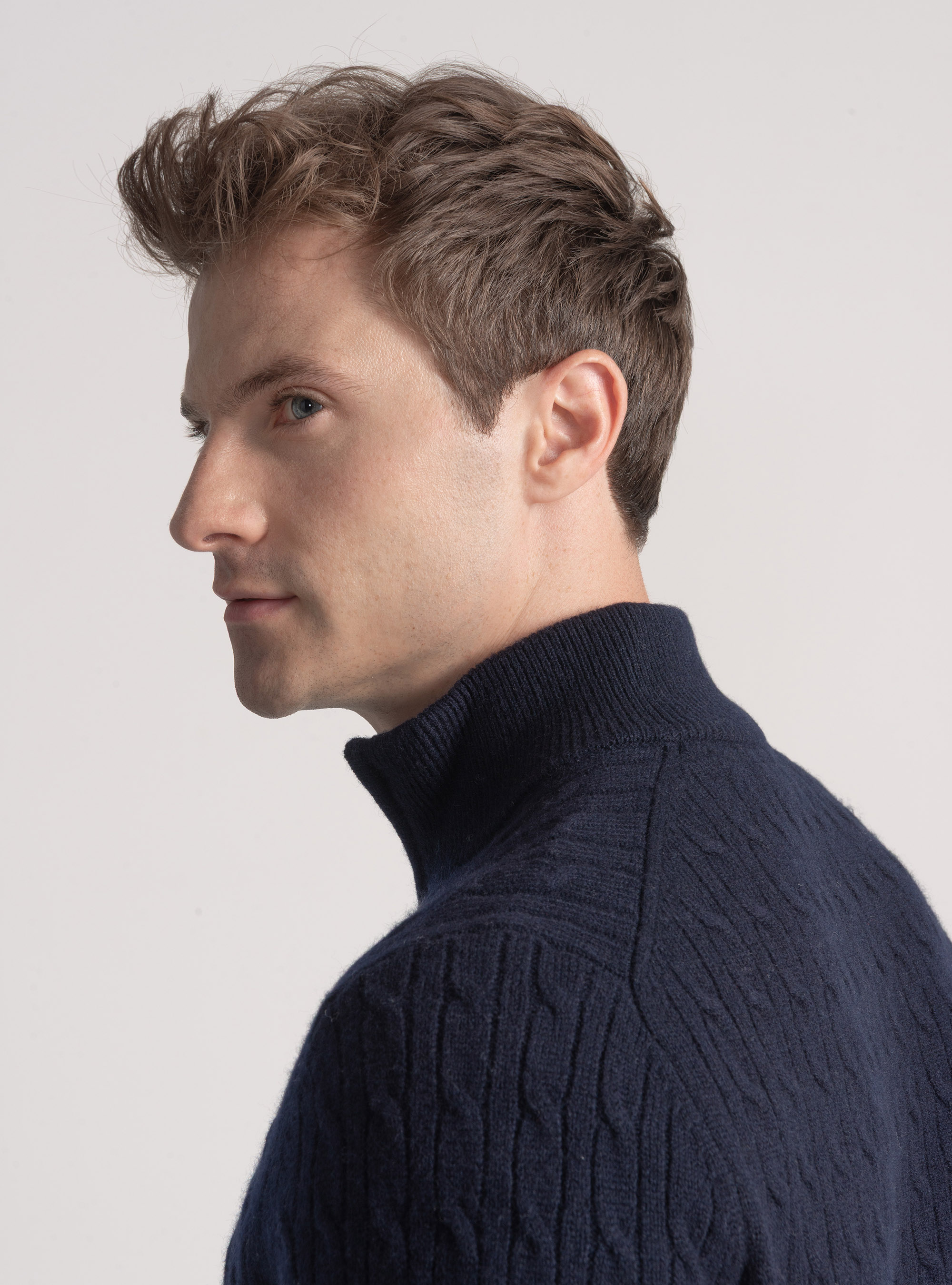 Maglia con collo mock e treccia in lana cashmere, BLU NAVY
