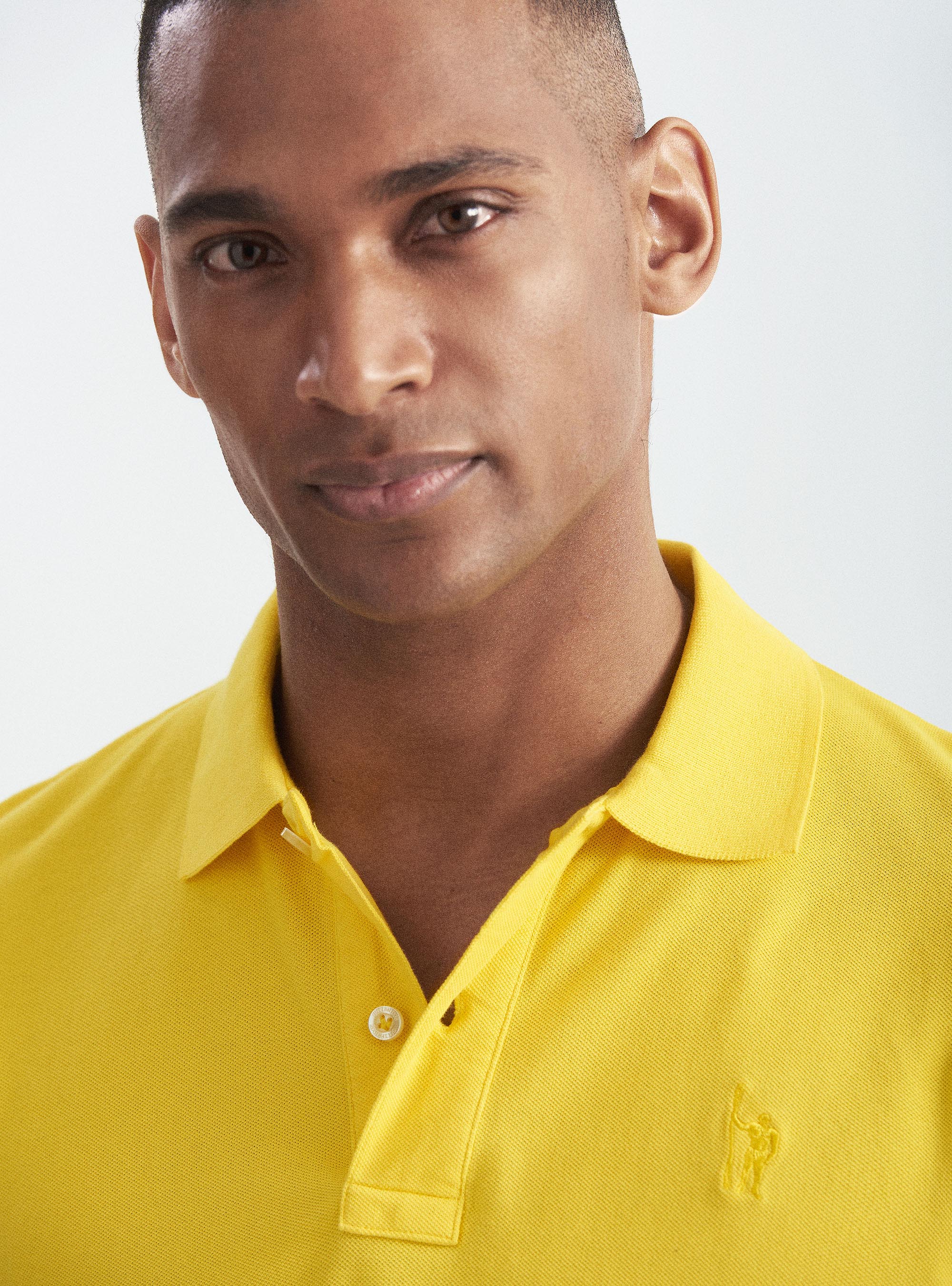 Polo classique en piqu&eacute;, JAUNE