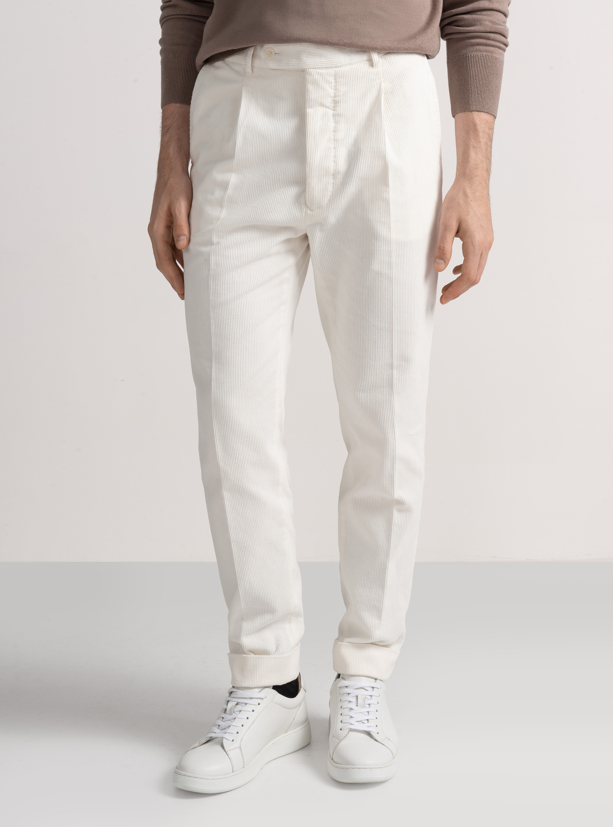 Corduroy trousers with pleats and elasticated waistband, WHITE