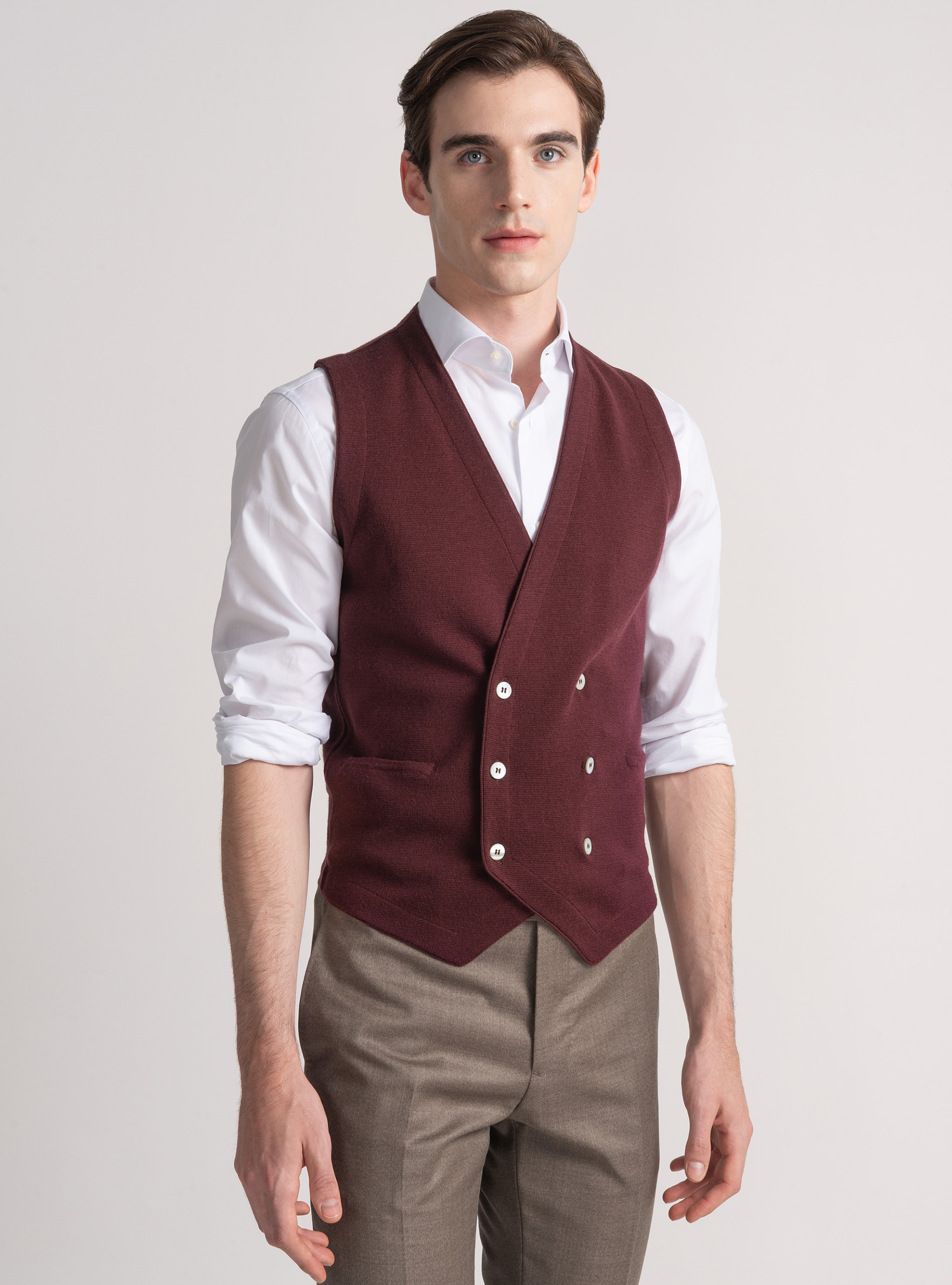 Gilet in maglia doppiopetto in pura lana merino extrafine, BORDEAUX