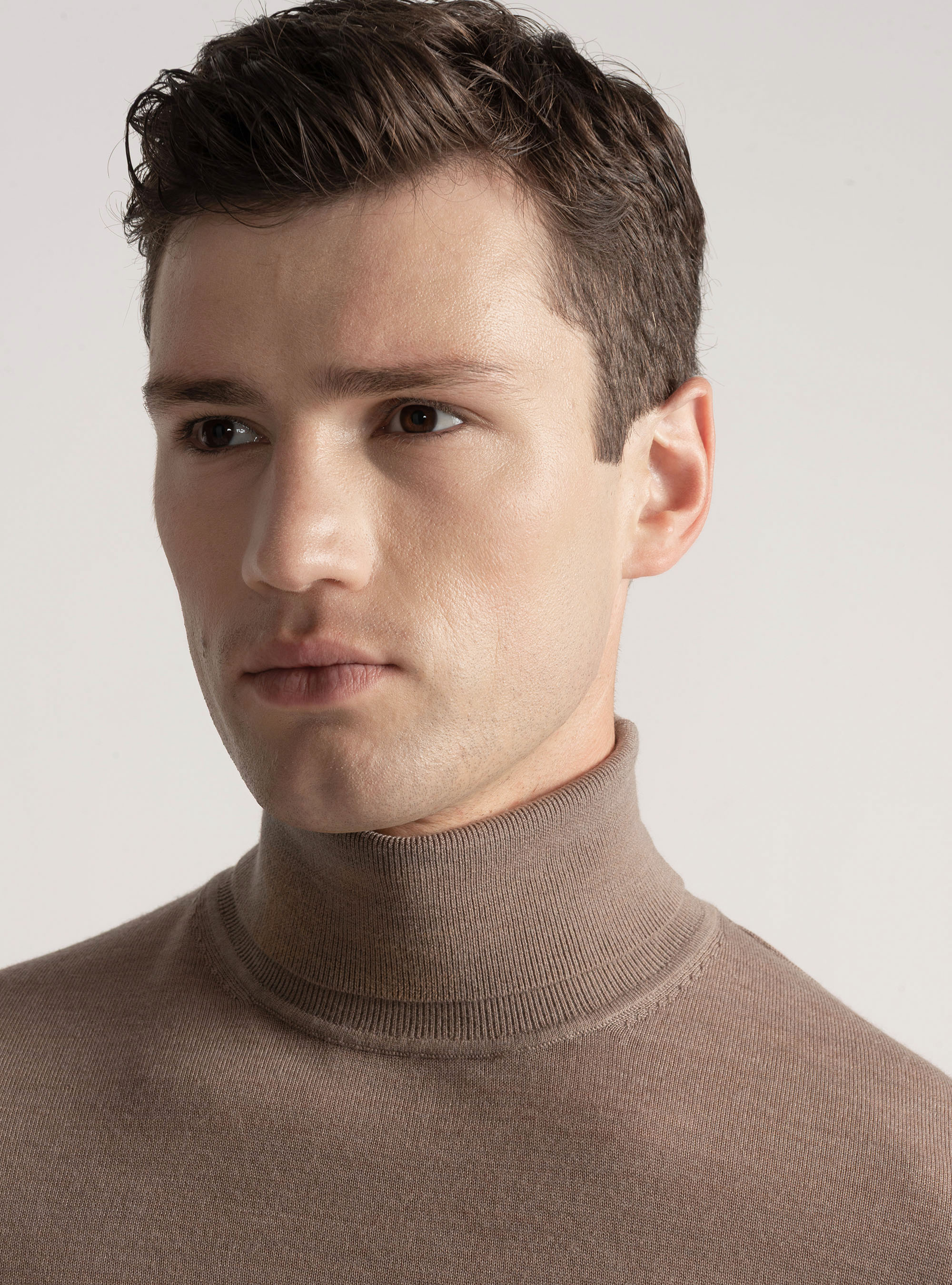 Cuello alto de pura lana merina extrafina, BARRO