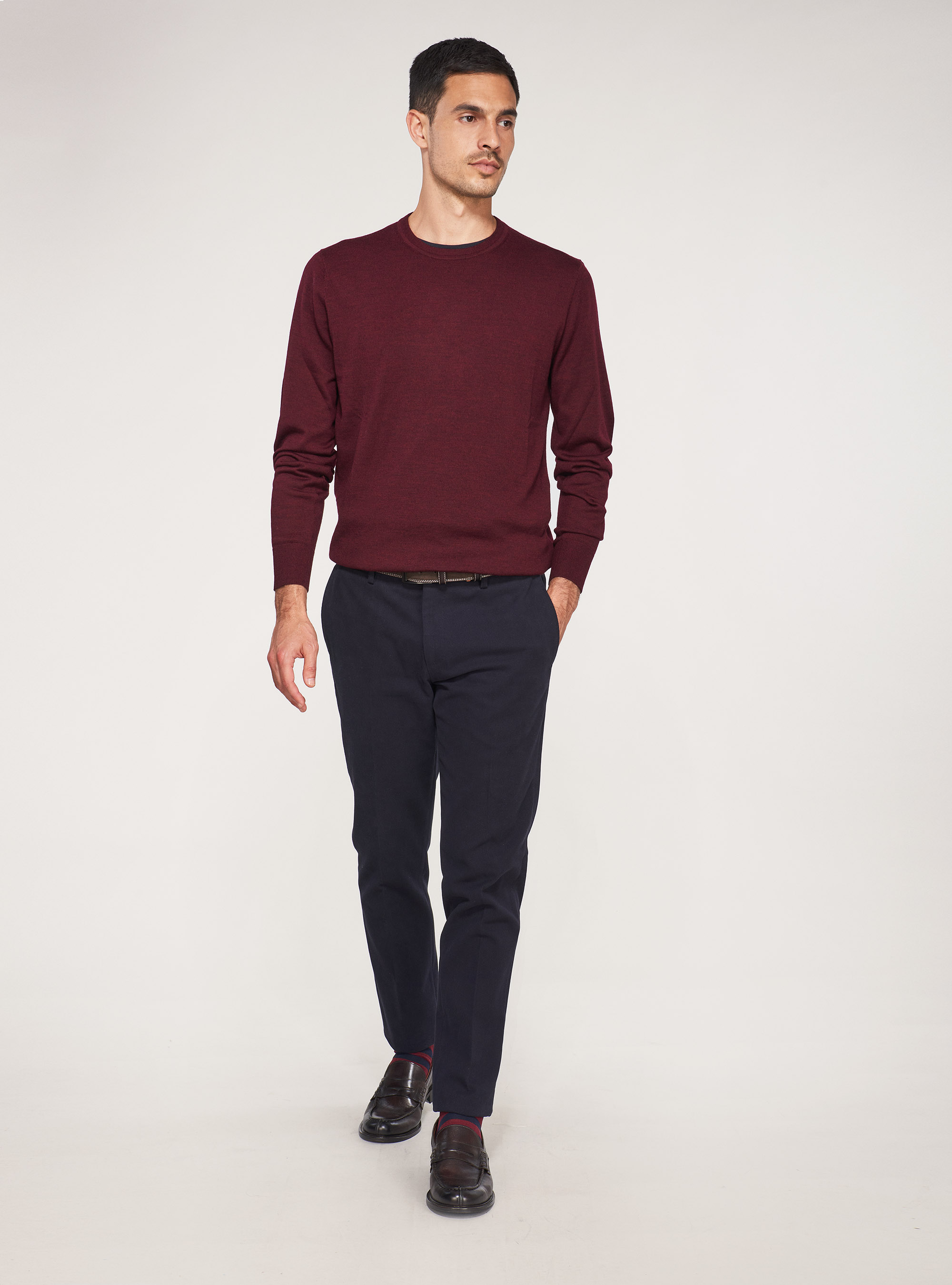 Maglia girocollo in pura lana merino extrafine, BORDEAUX