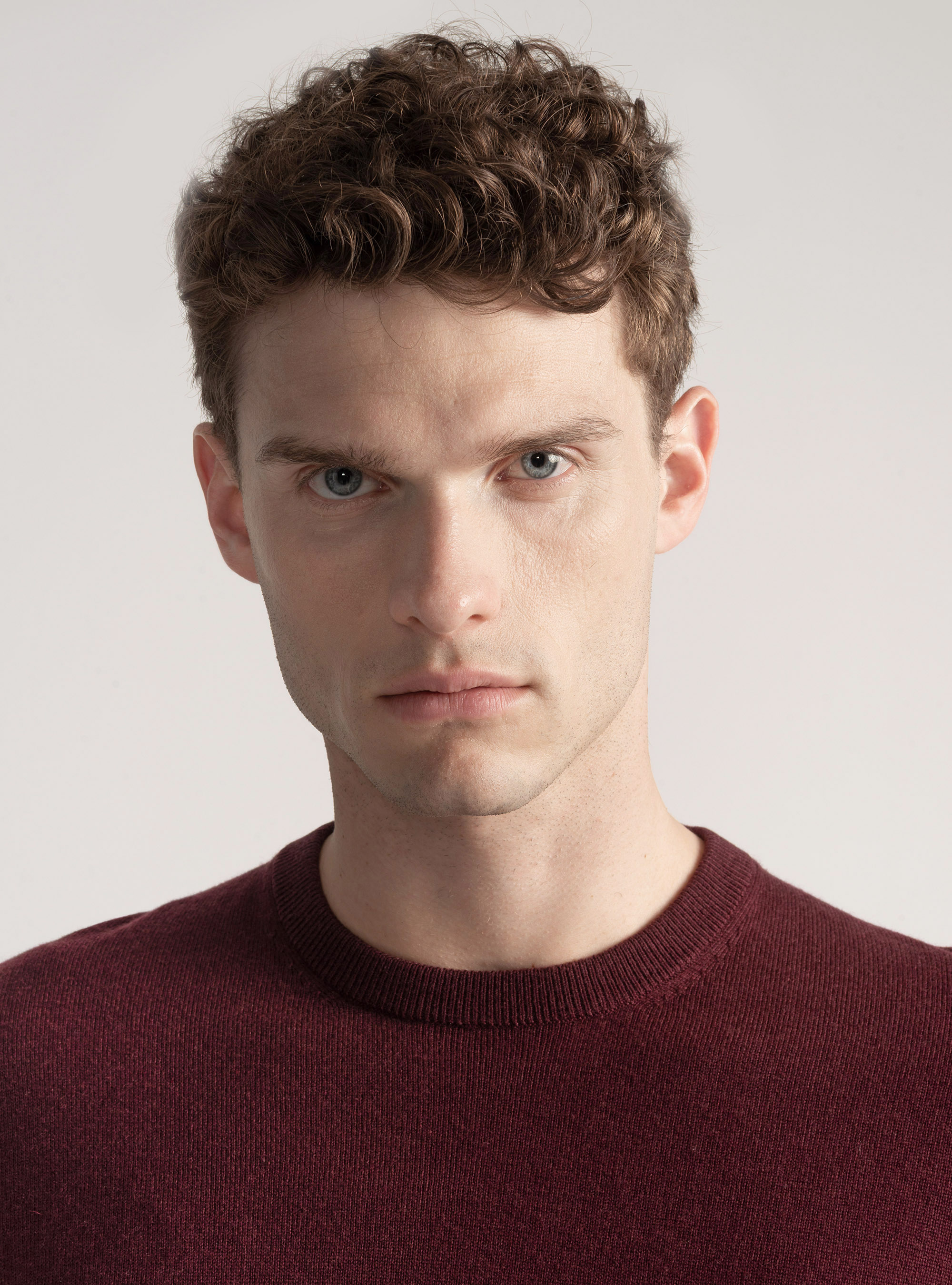 Tricot à col ras du cou en laine mélangée, BORDEAUX