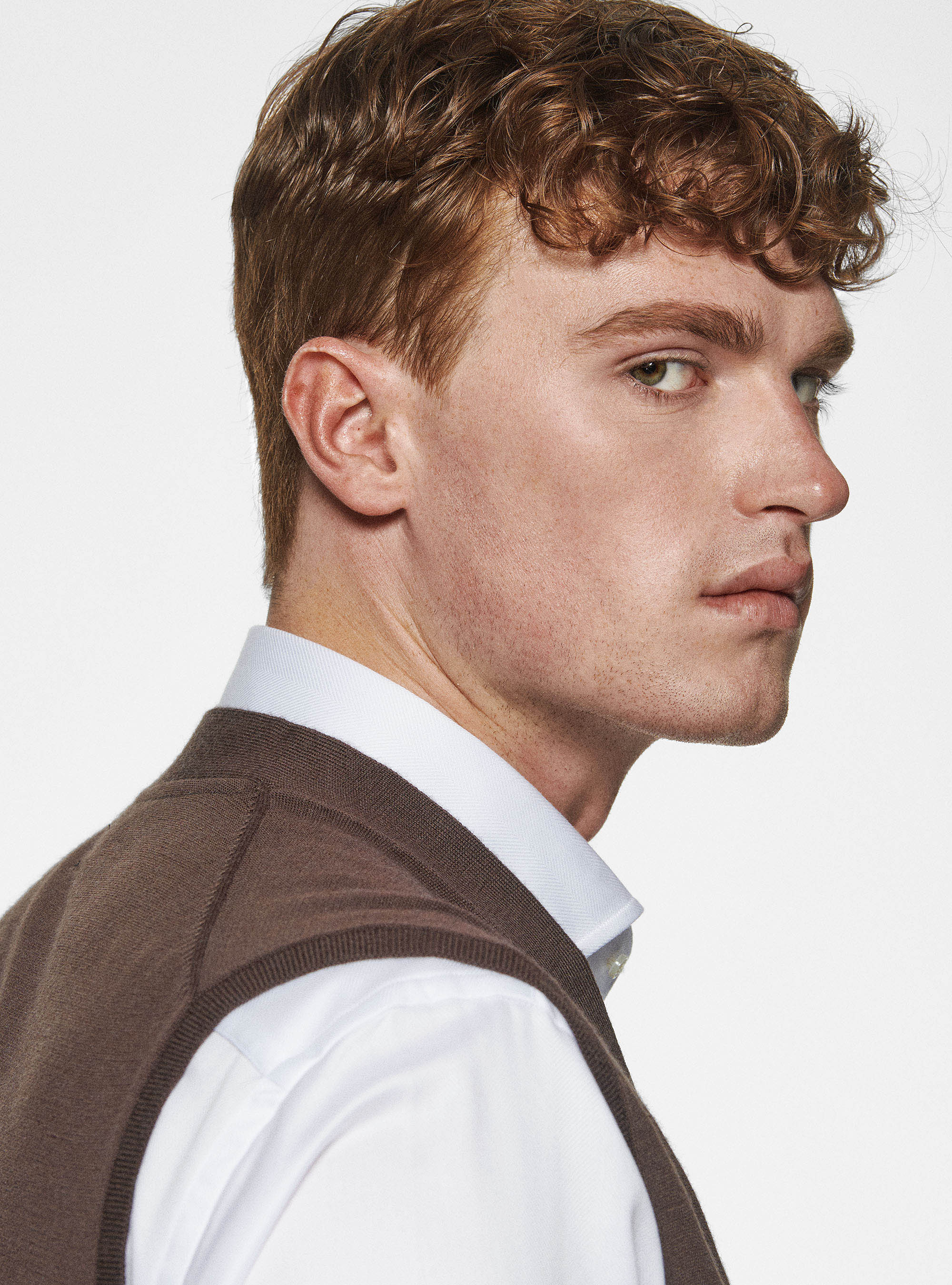 Gilet in maglia in pura lana merino extrafine, MARRONE