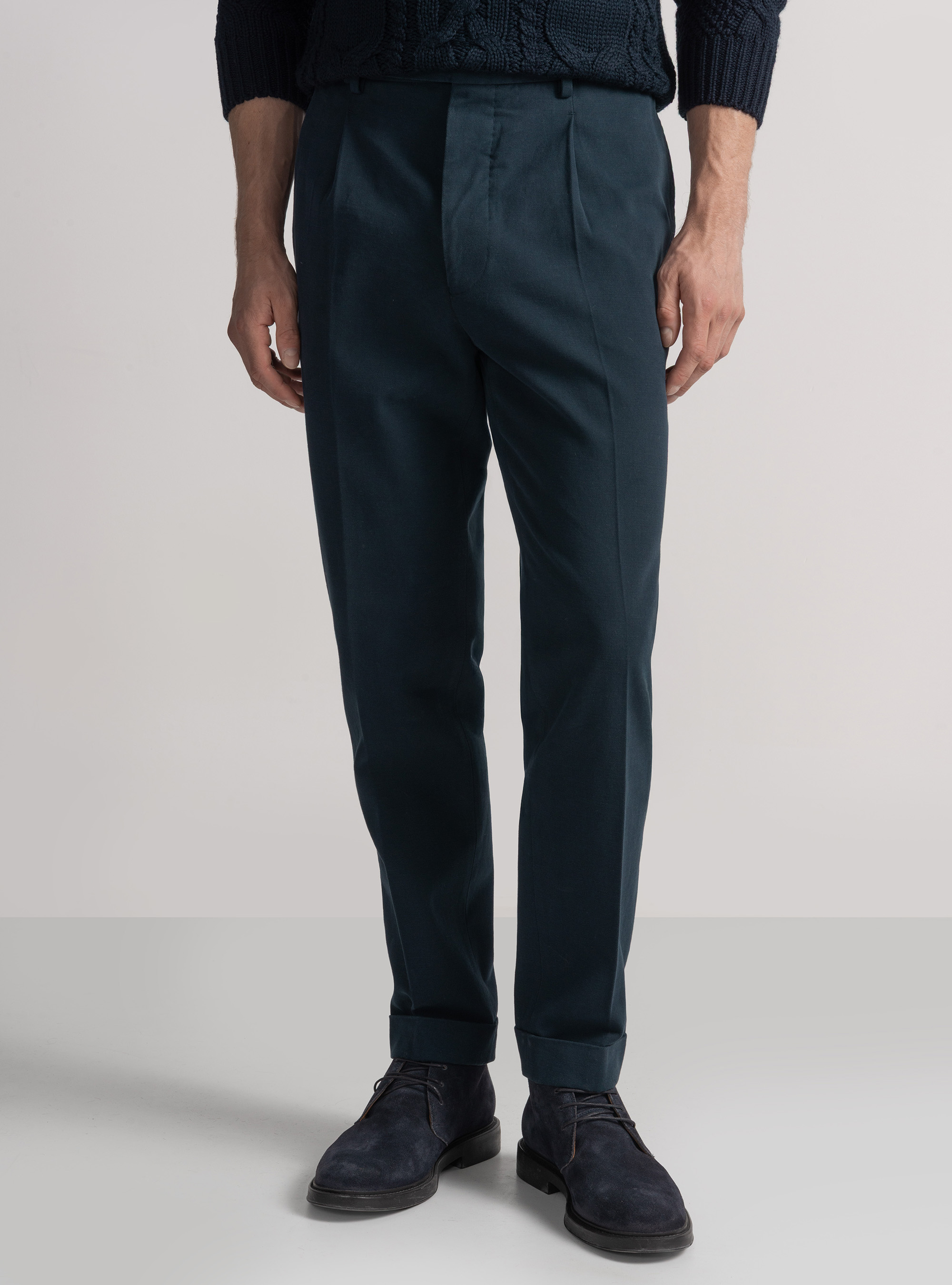 Pantaloni con pince in twill di cotone e cashmere