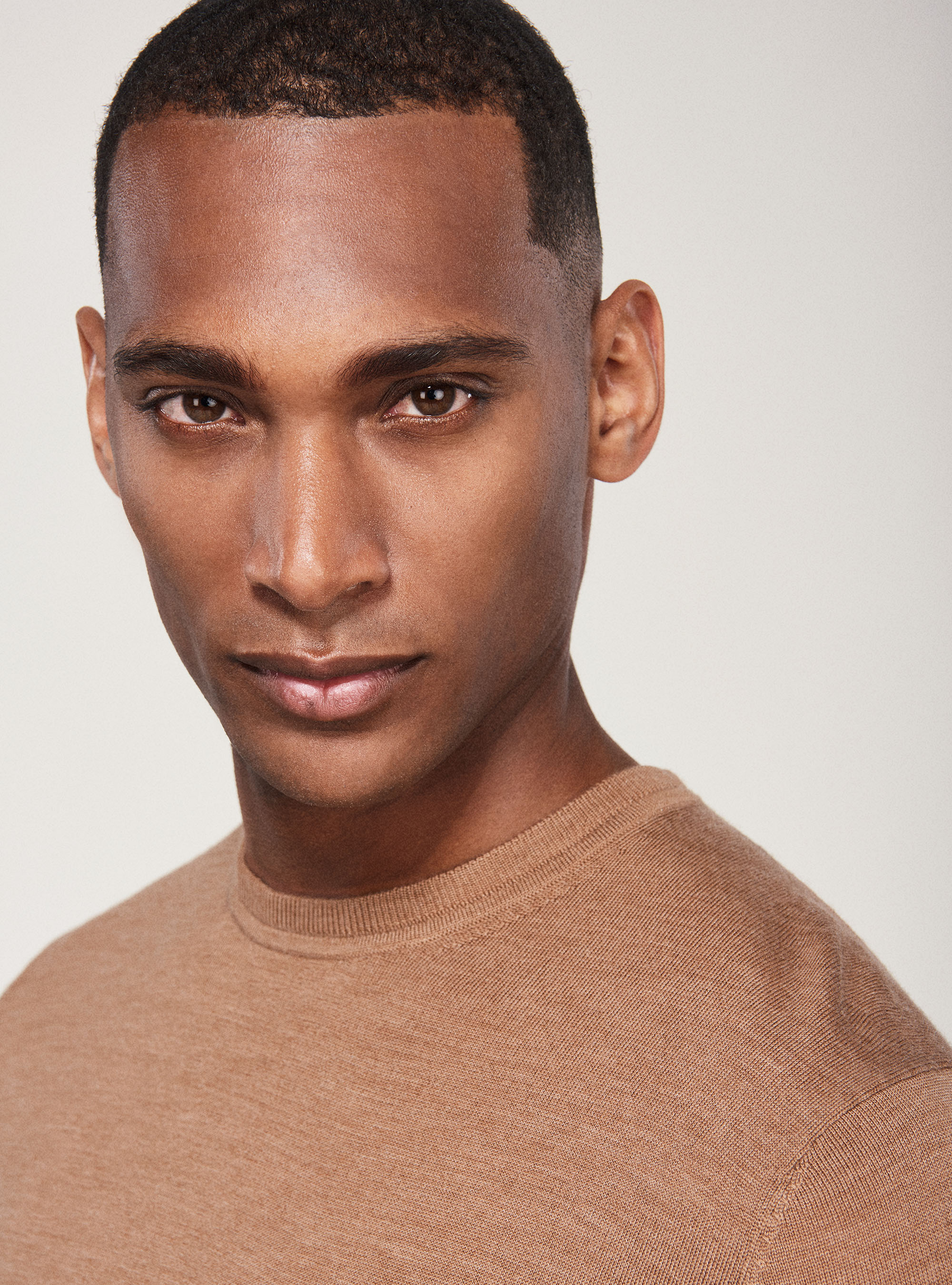 Maglia girocollo in pura lana merino extrafine, TORTORA 0542C