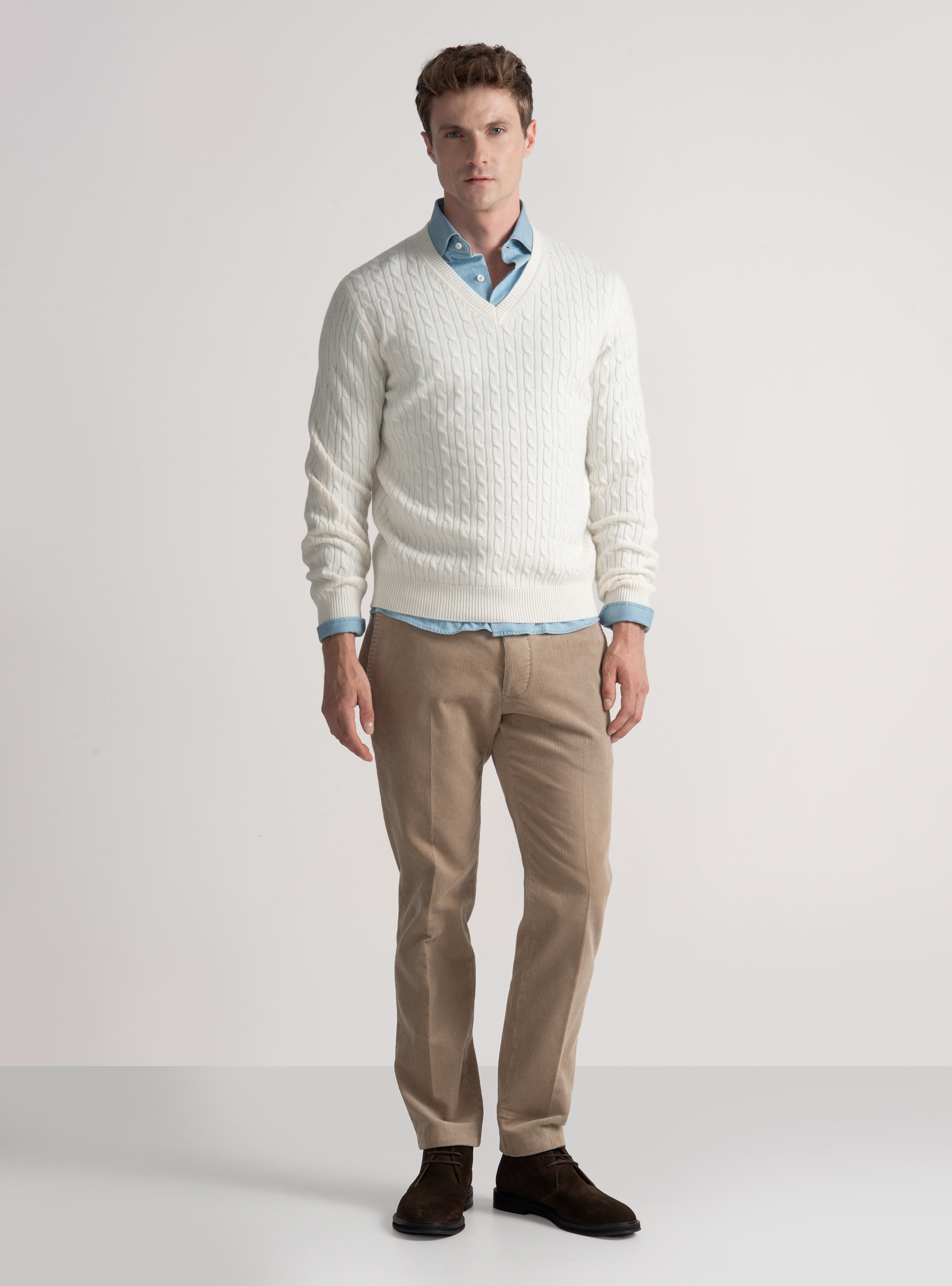 Maglia scollo a V con treccia in lana merino, BIANCO