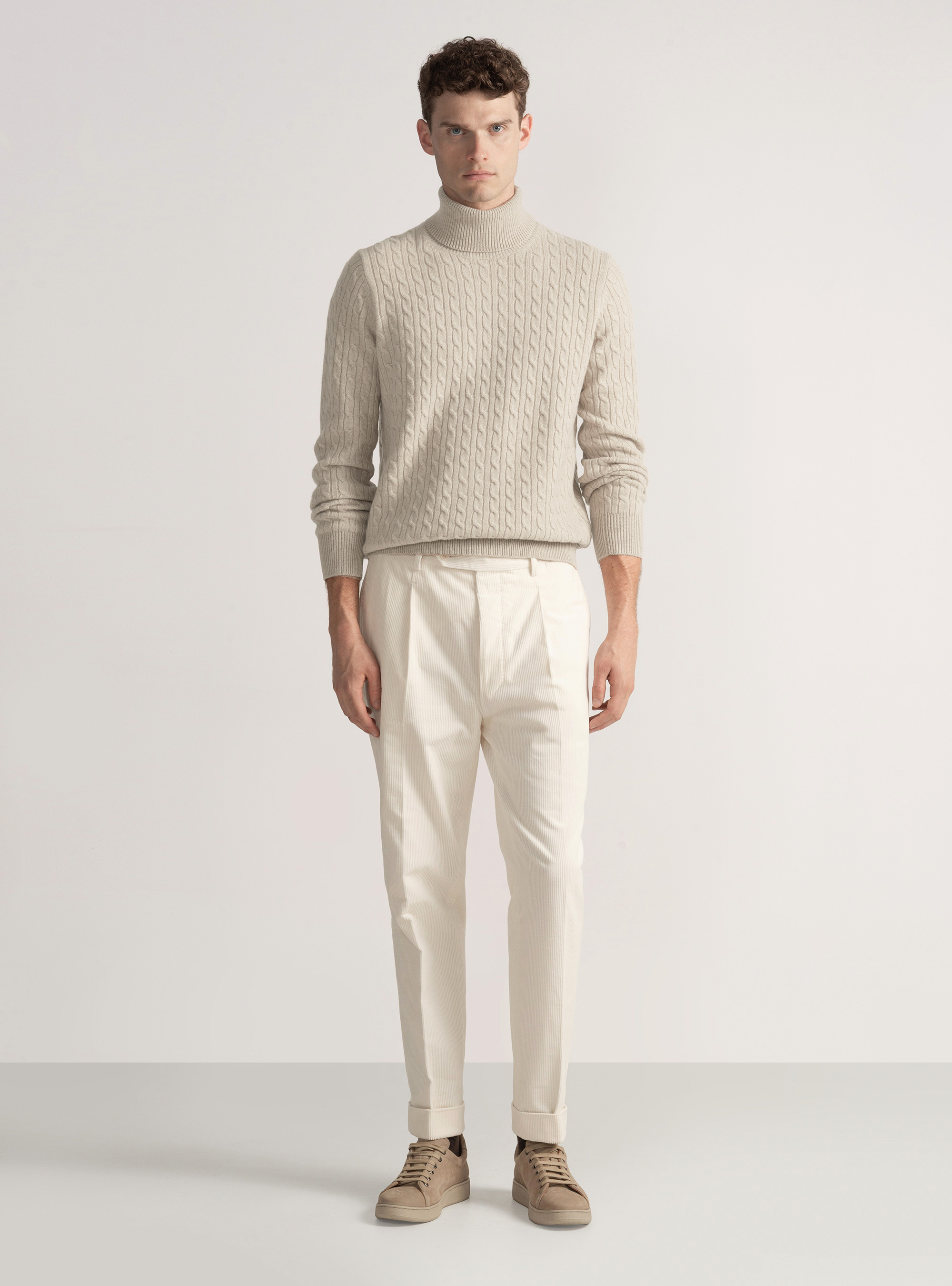 Tricot de laine de cachemire à col montant, Ã CRU