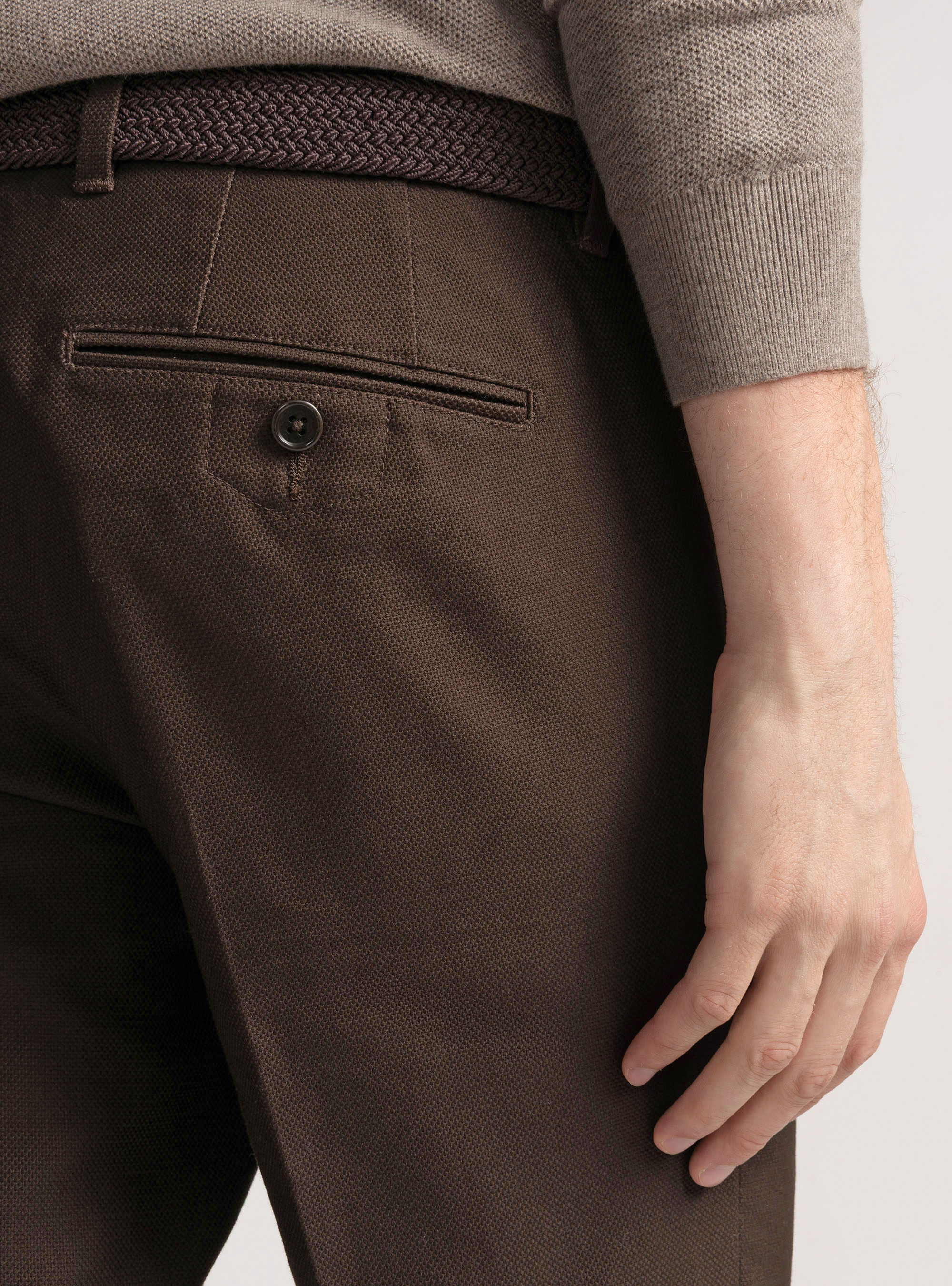 Pantaloni chino slim fit in cotone armaturato, MARRONE