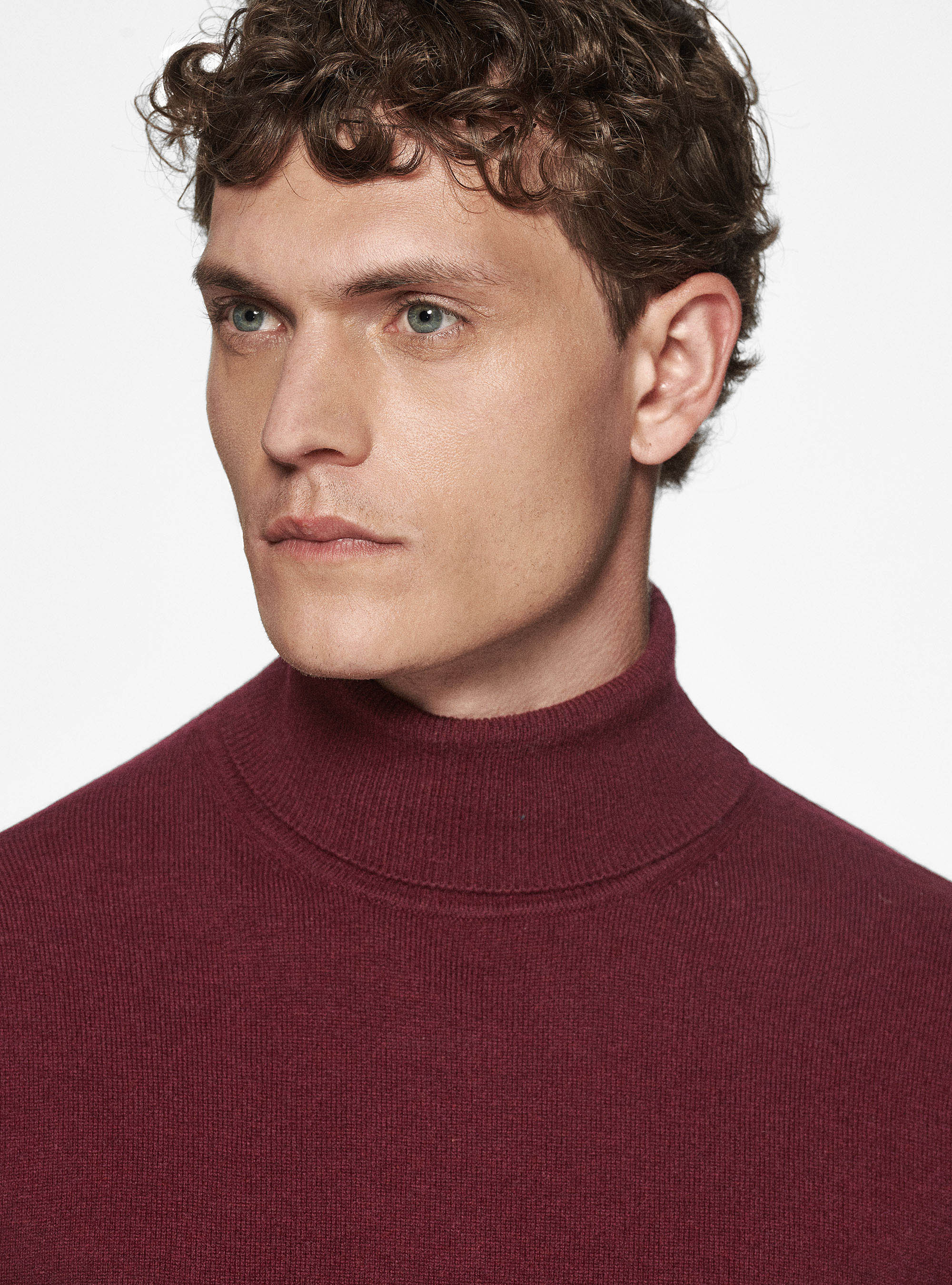 Cuello alto de cachemira, BURDEOS