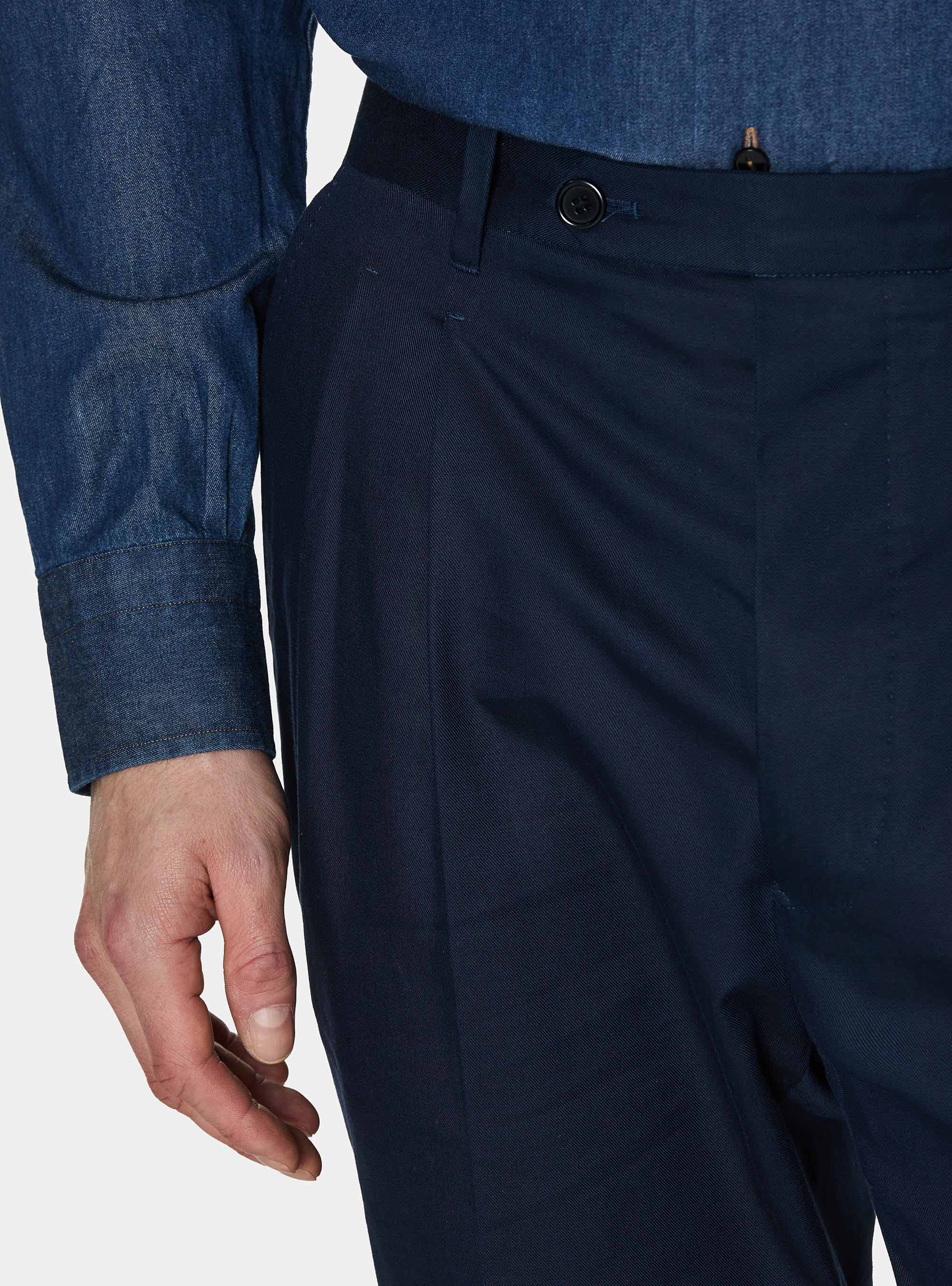 Pantaloni con pince ed elastico in cotone tencel, BLU NAVY