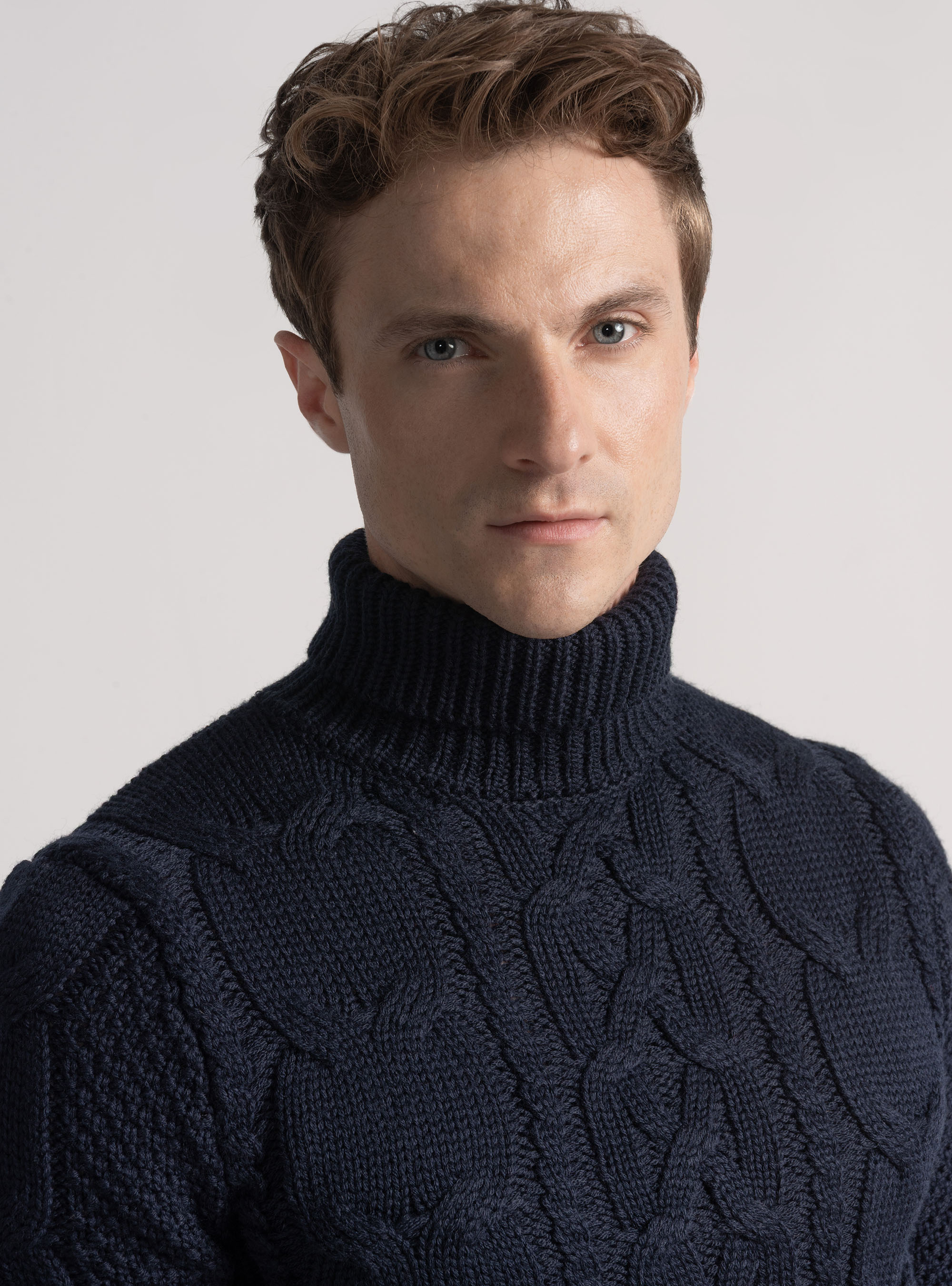 Punto de cuello alto con trenza de mezcla de lana, AZUL MARINO