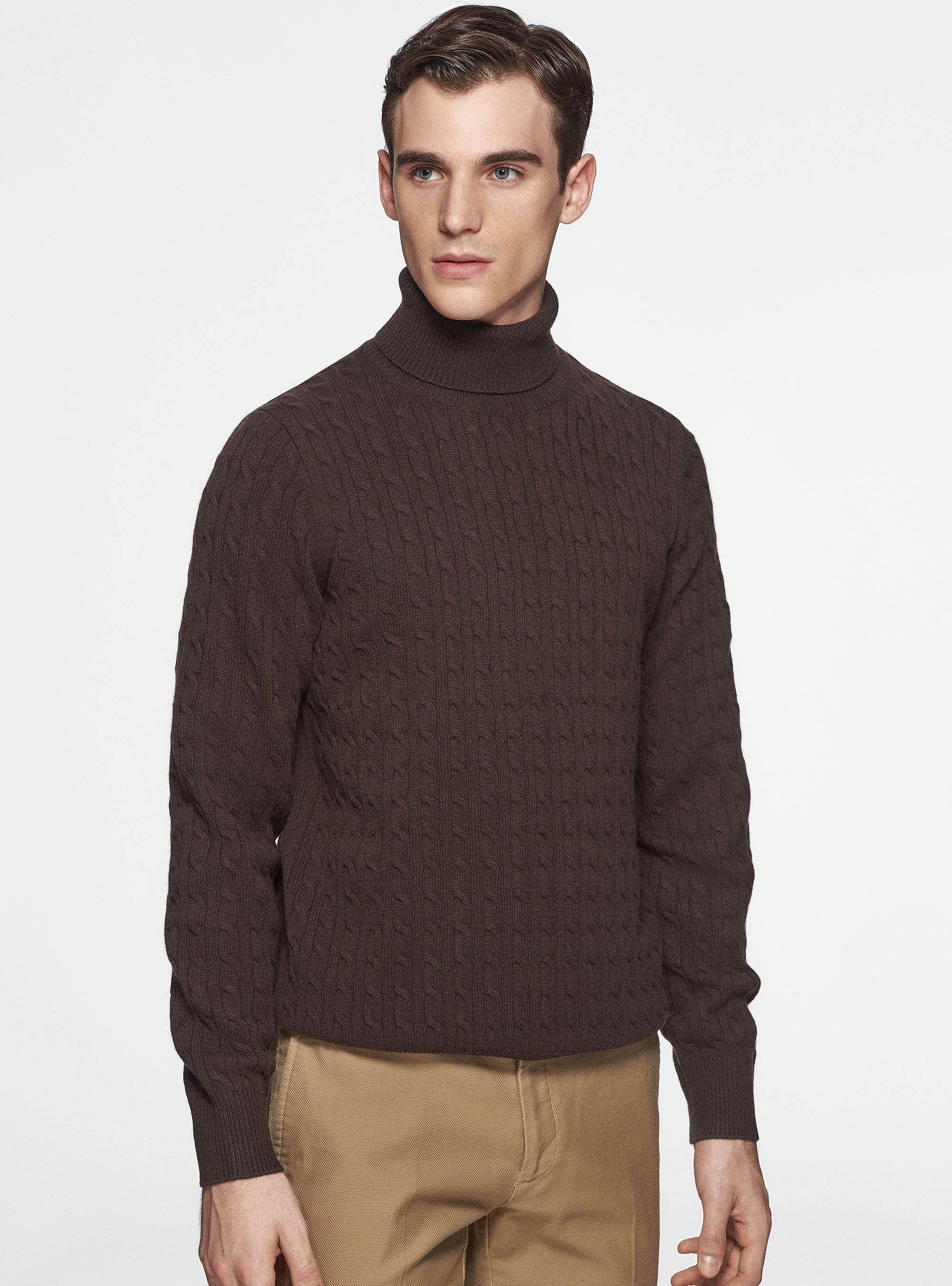 Maglia collo alto in lana cashmere con treccia, MARRONE