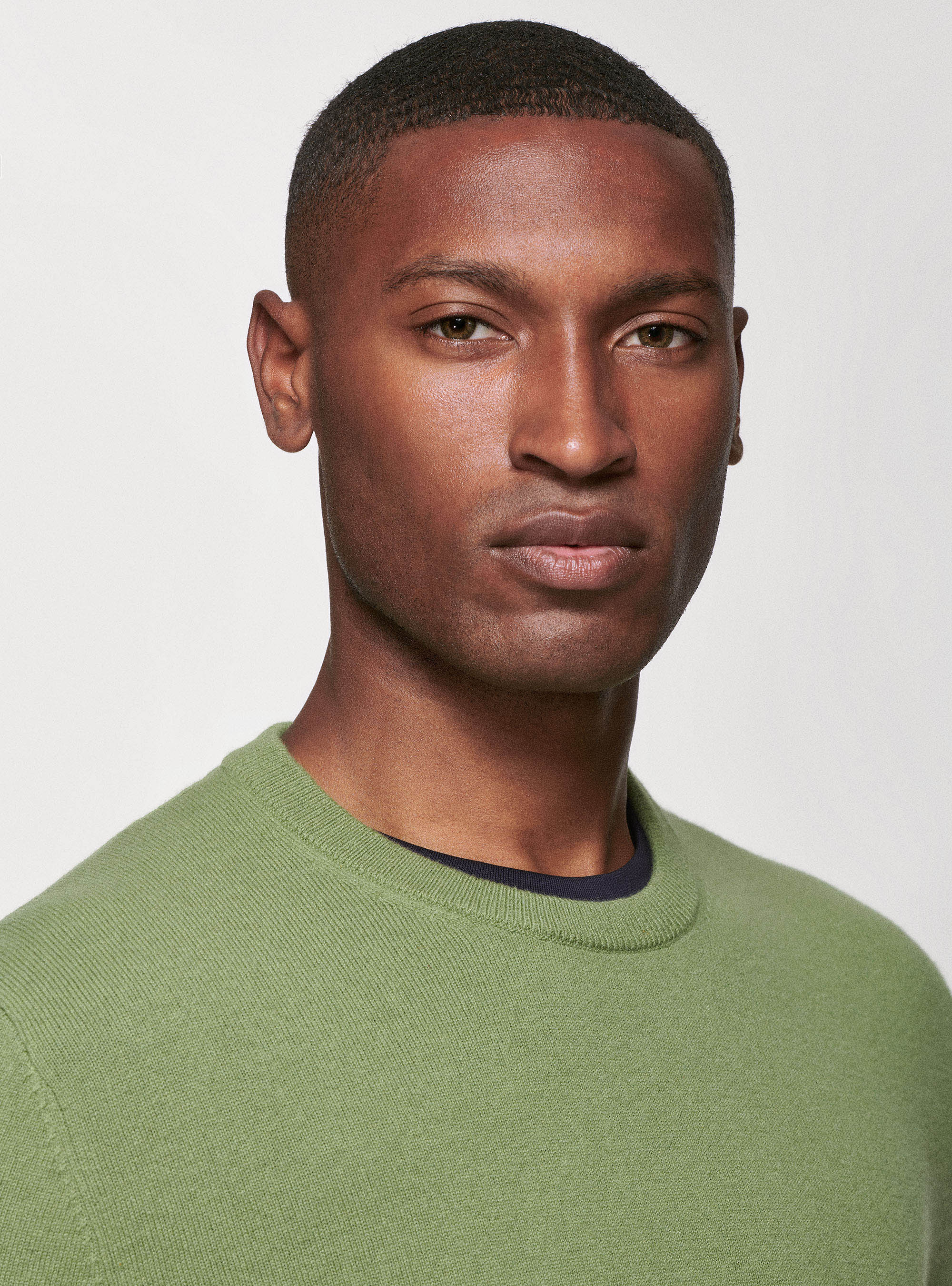 Maglia girocollo in lana lambswool e cashmere, OLIVA