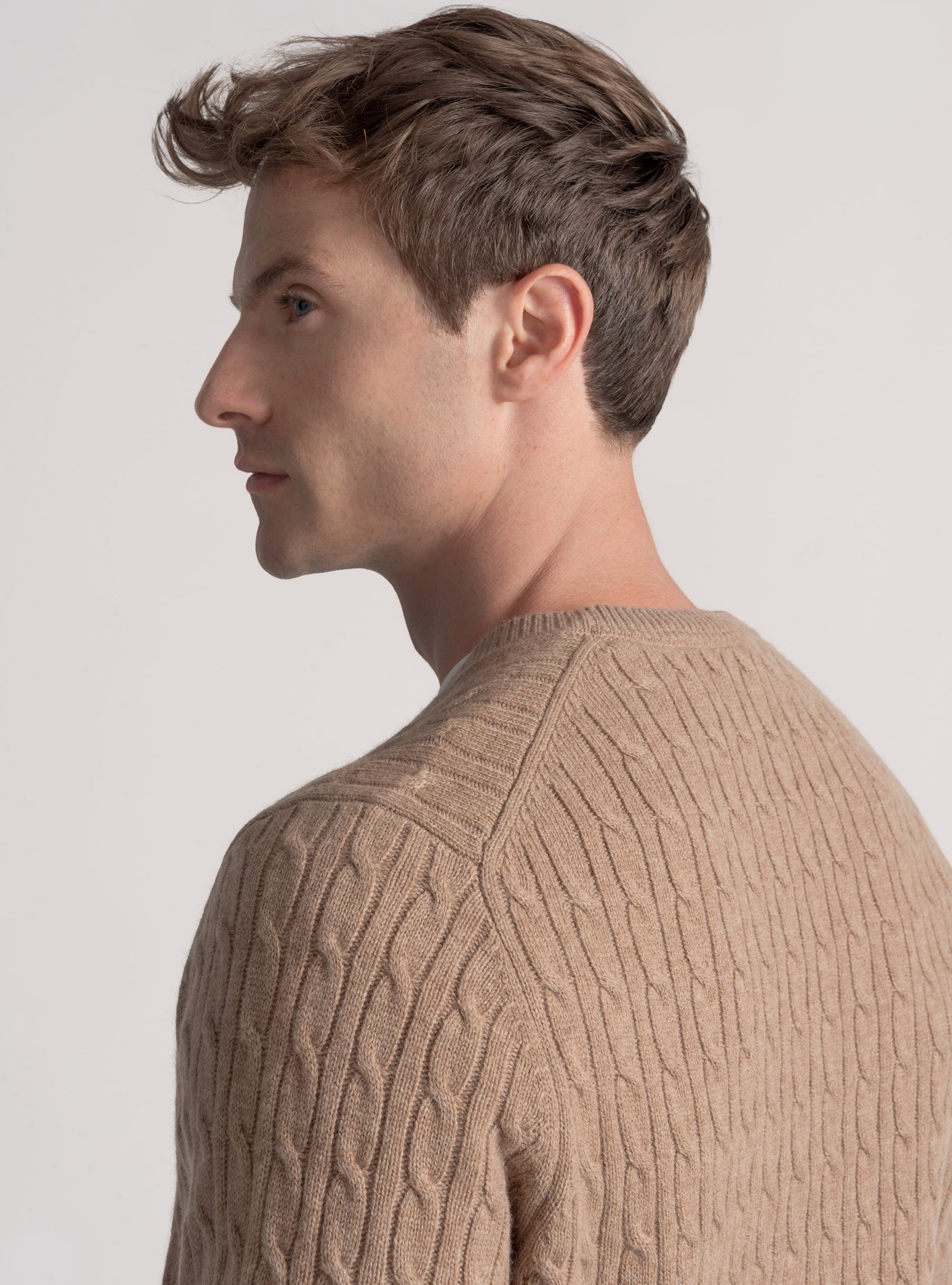 Maglia scollo a V con treccia in lana merino, CAMMELLO 0570C