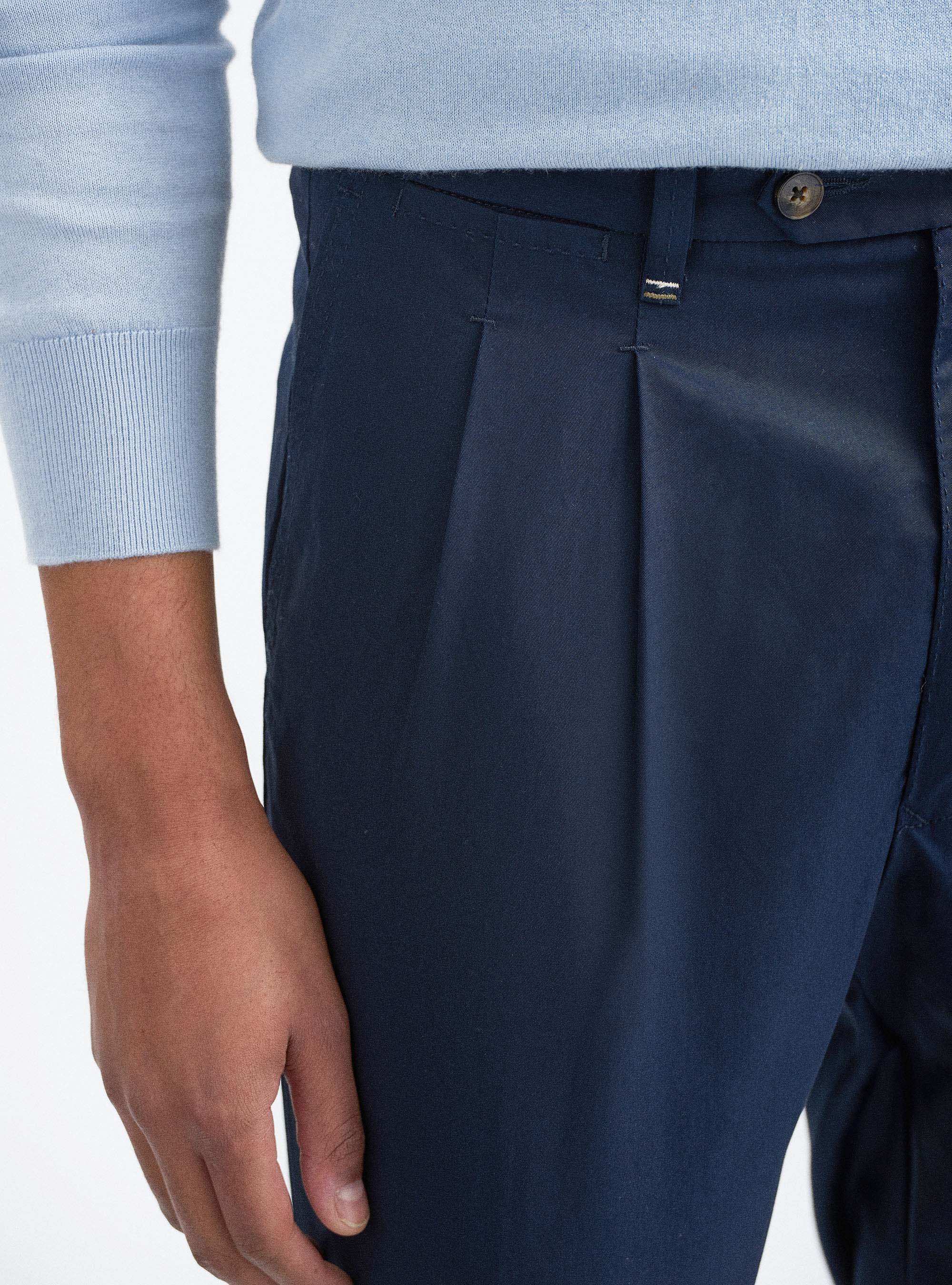 Pantaloni con doppia pince in twill leggero, BLU NAVY
