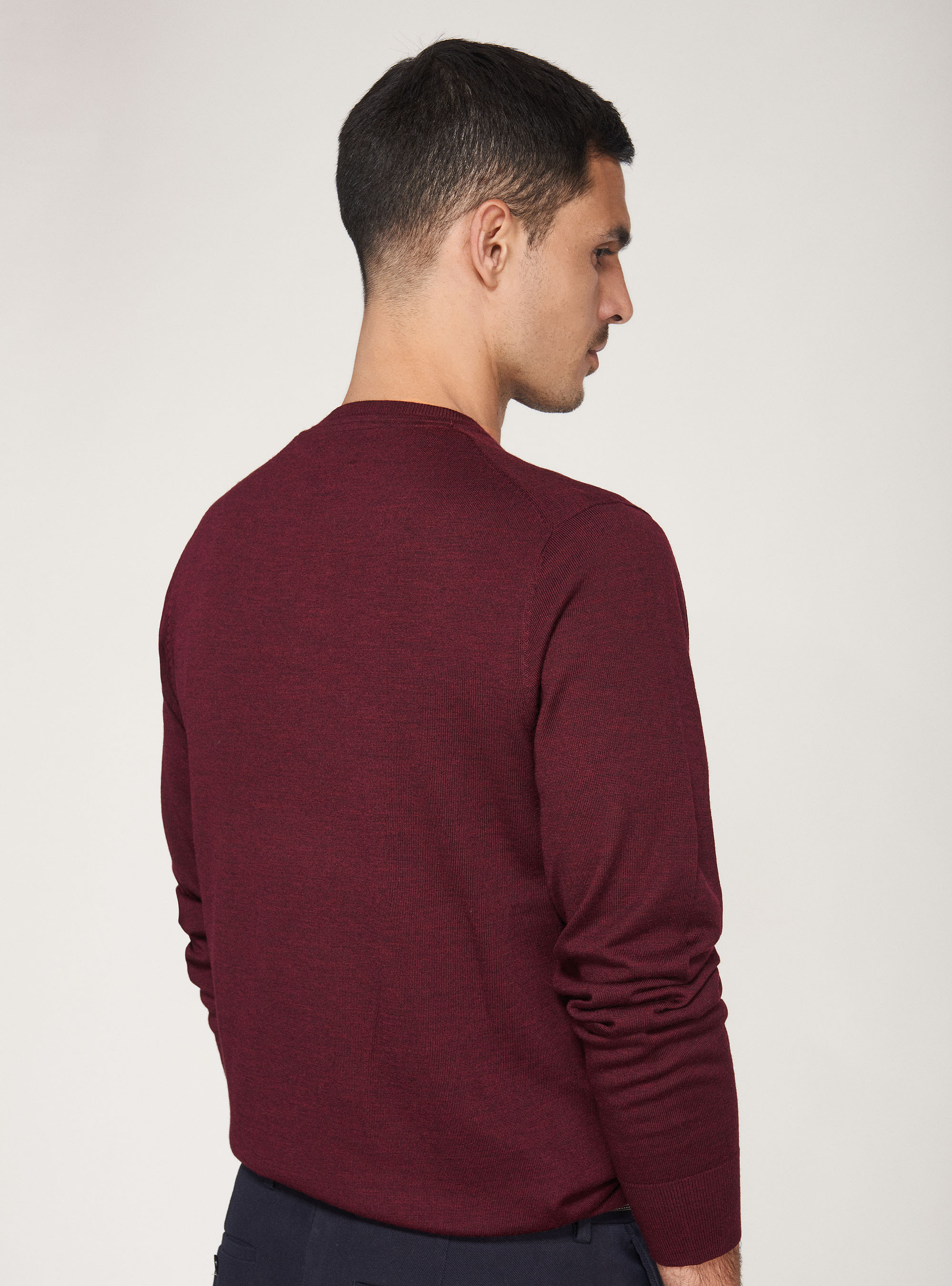 Maglia girocollo in pura lana merino extrafine, BORDEAUX