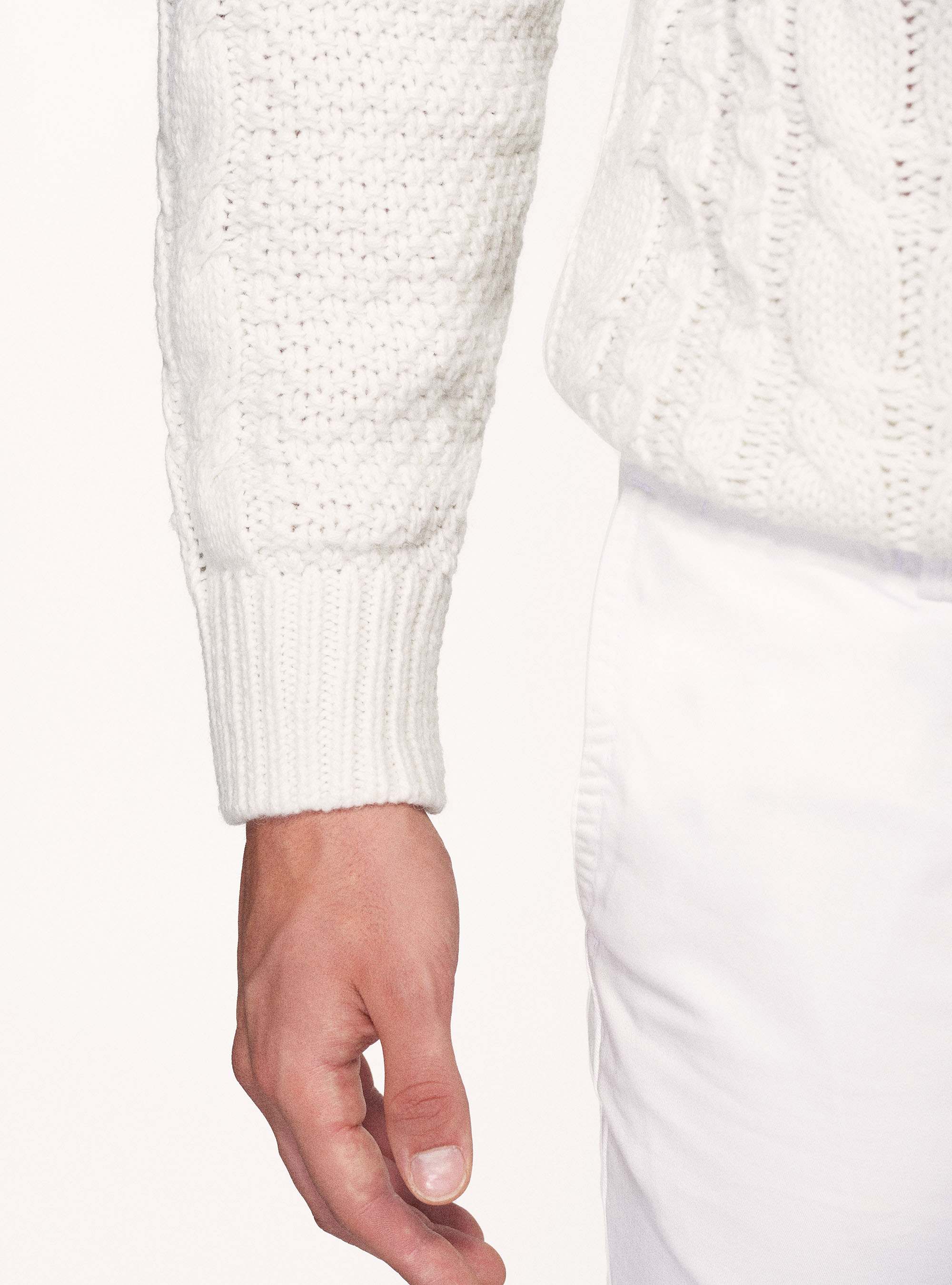 Maglia collo alto in misto lana a treccia, BIANCO