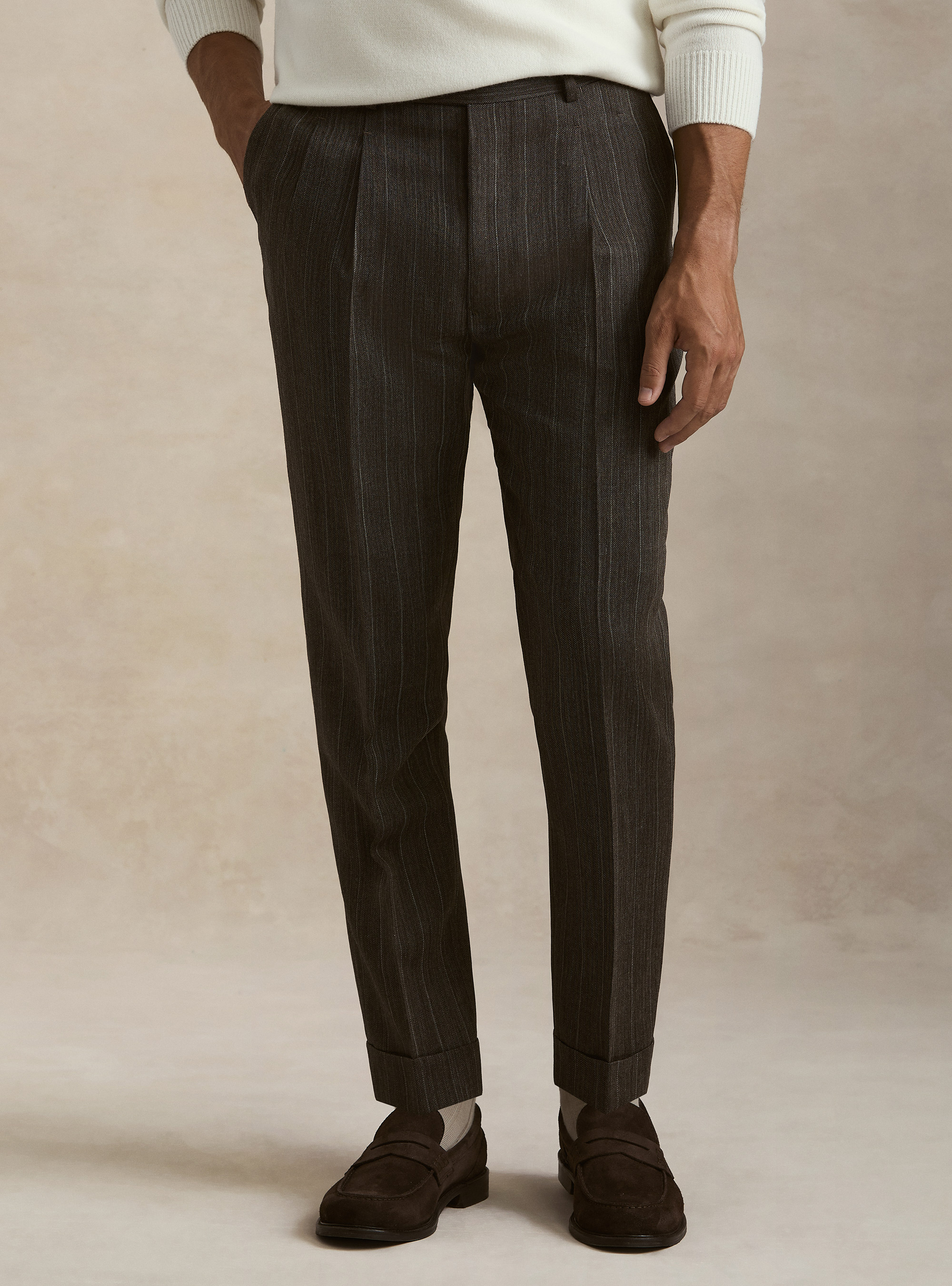 Pantaloni con pince in pura lana spigata, MARRONE