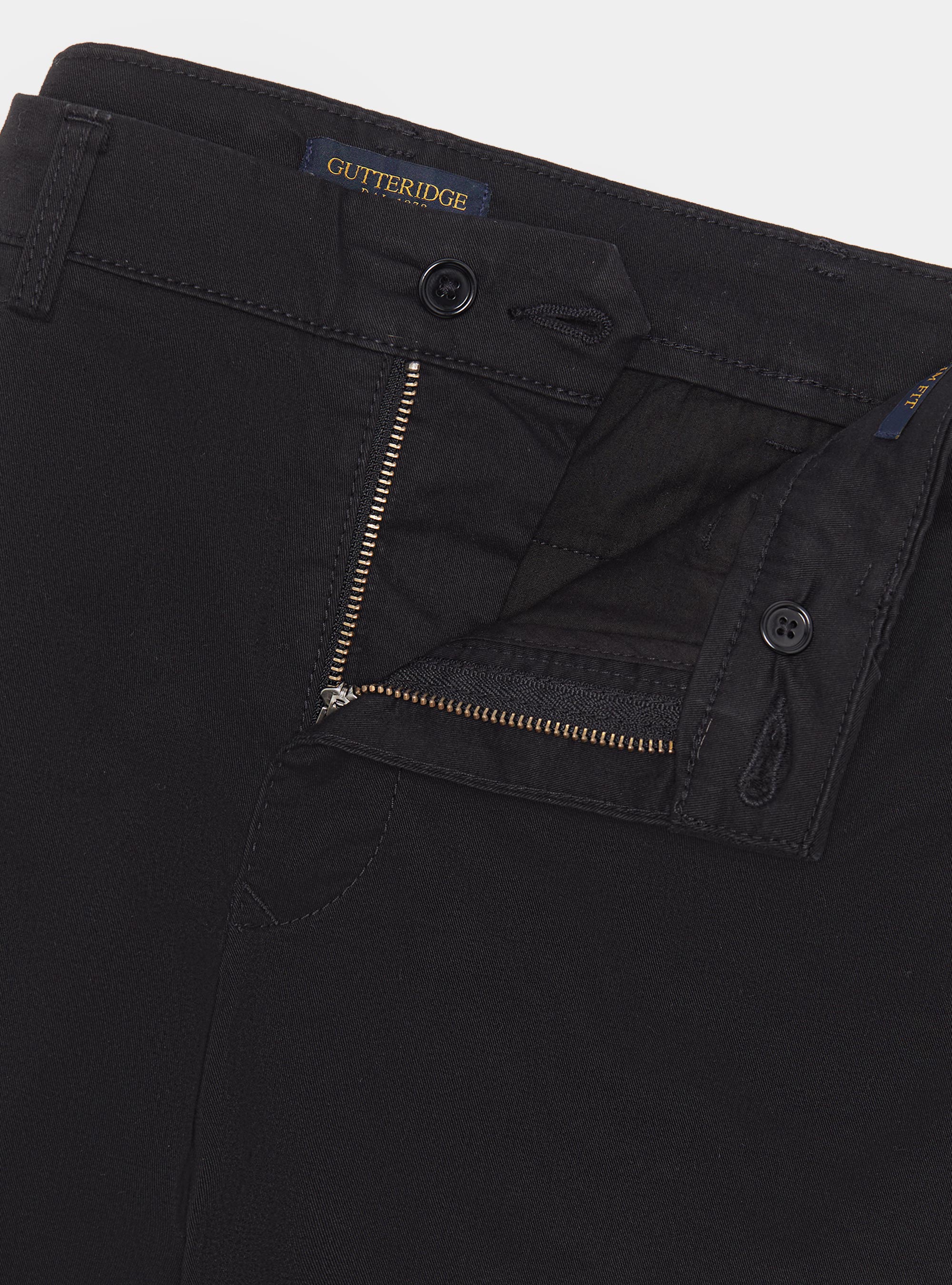 Pantalón chino slim fit de sarga elástica, NEGRO