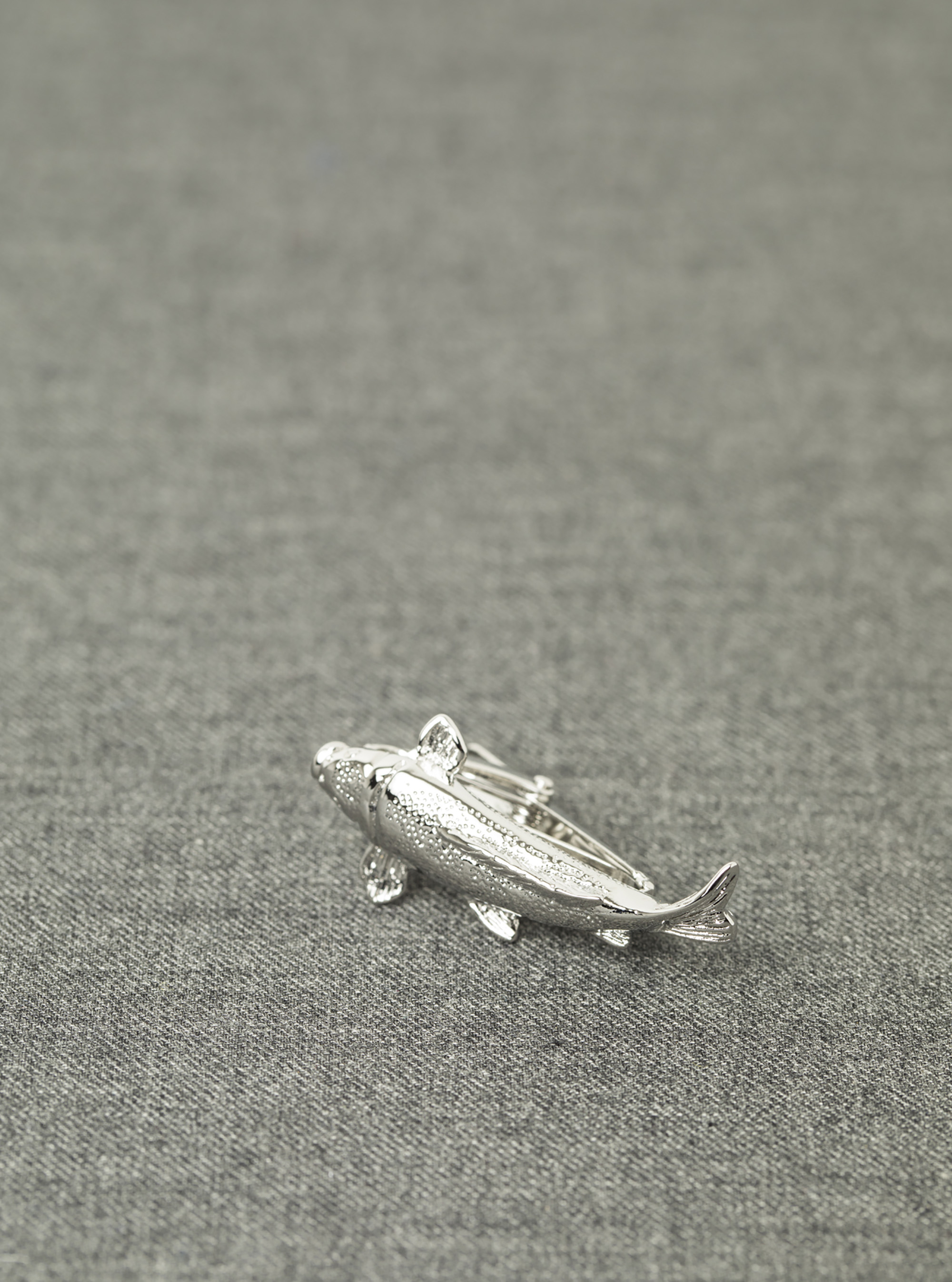 Fermacravatta carpa, UNICO