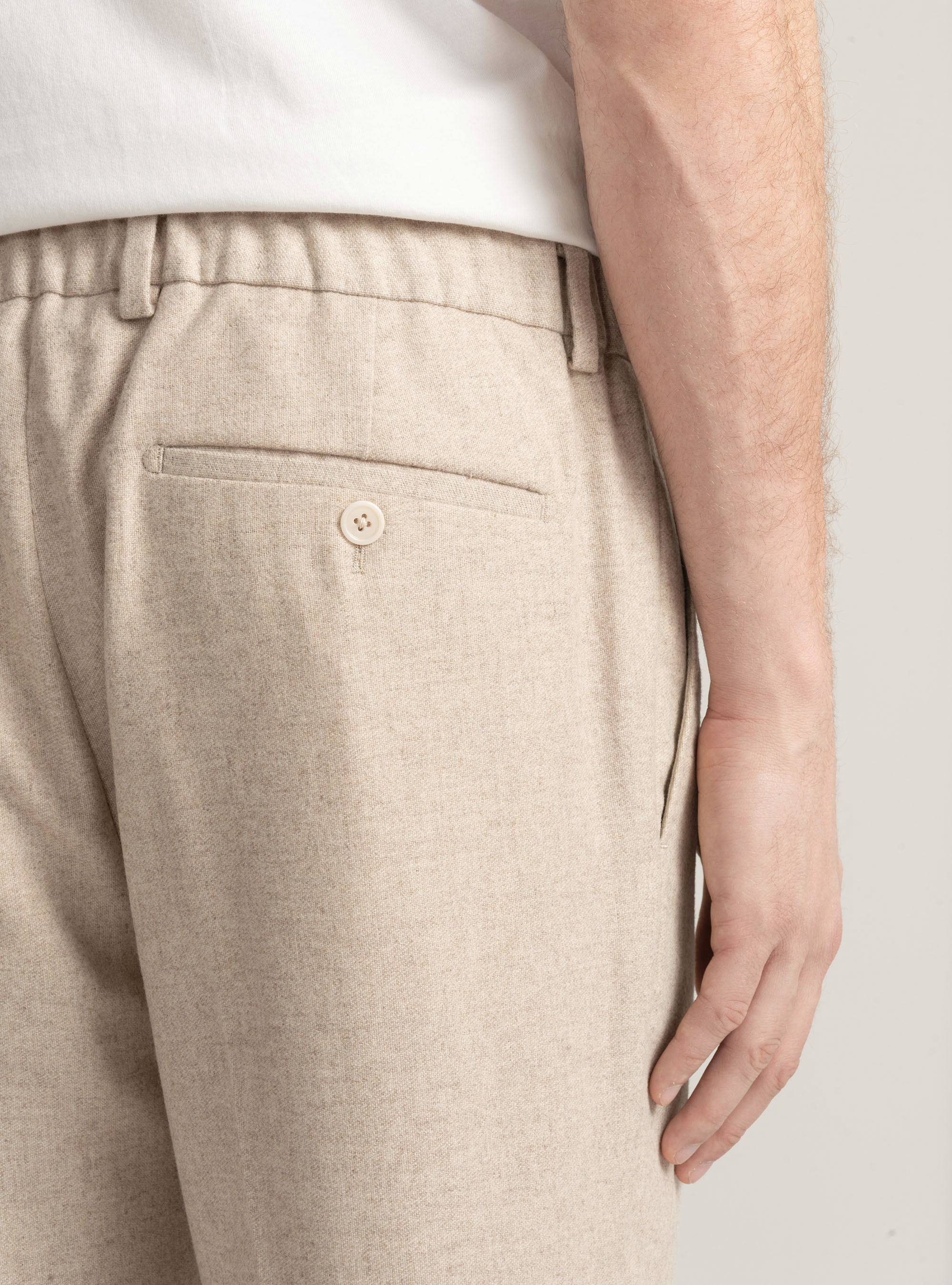 Pantaloni leggeri con pince e coulisse in misto lana, ECRU