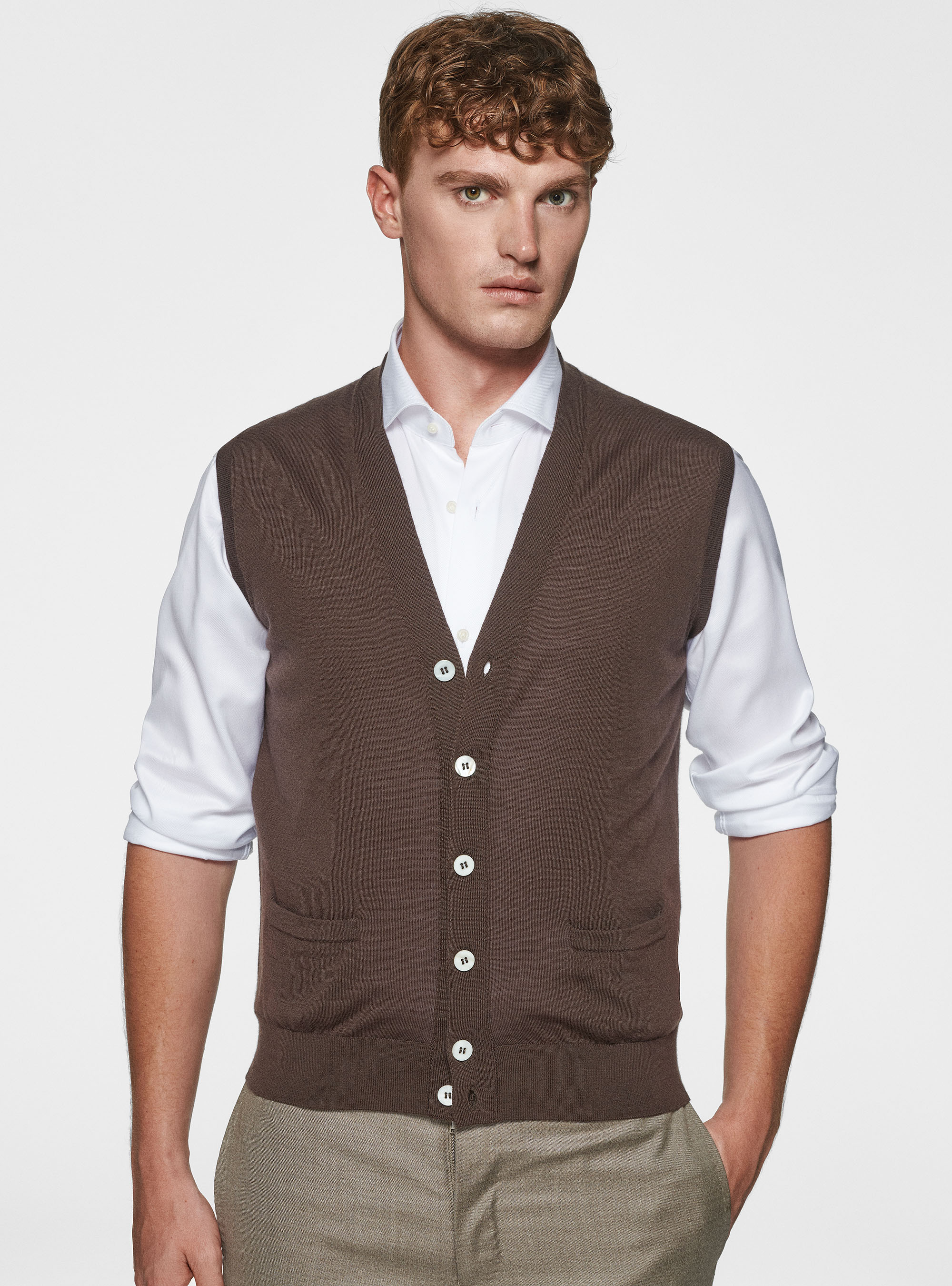 Gilet in maglia in pura lana merino extrafine, MARRONE