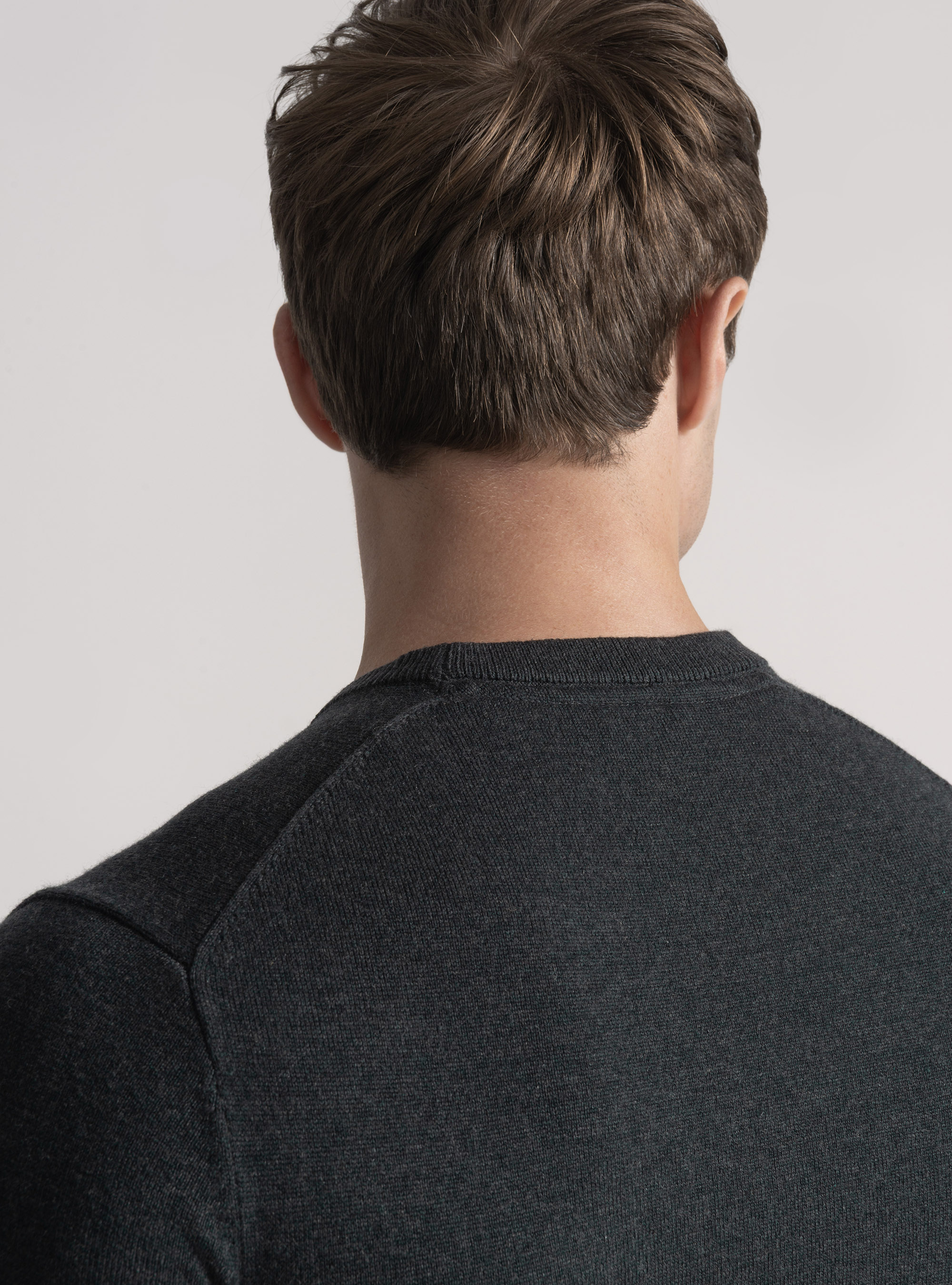 Tricot à col ras du cou en laine mélangée, ASPHALTE