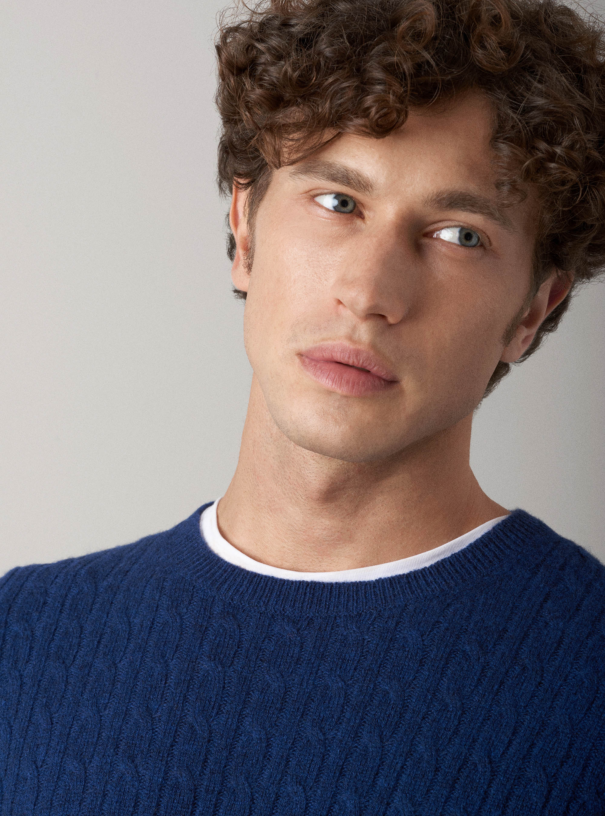 Maglia girocollo in lana lambswool e cashmere con trecce, INCHIOSTRO